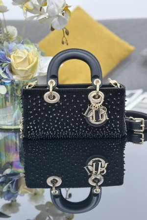 [Dior] 레이디 디조이(Lady D-Joy) 스몰 백 토트백 숄더백 가방 - 비즈 자수