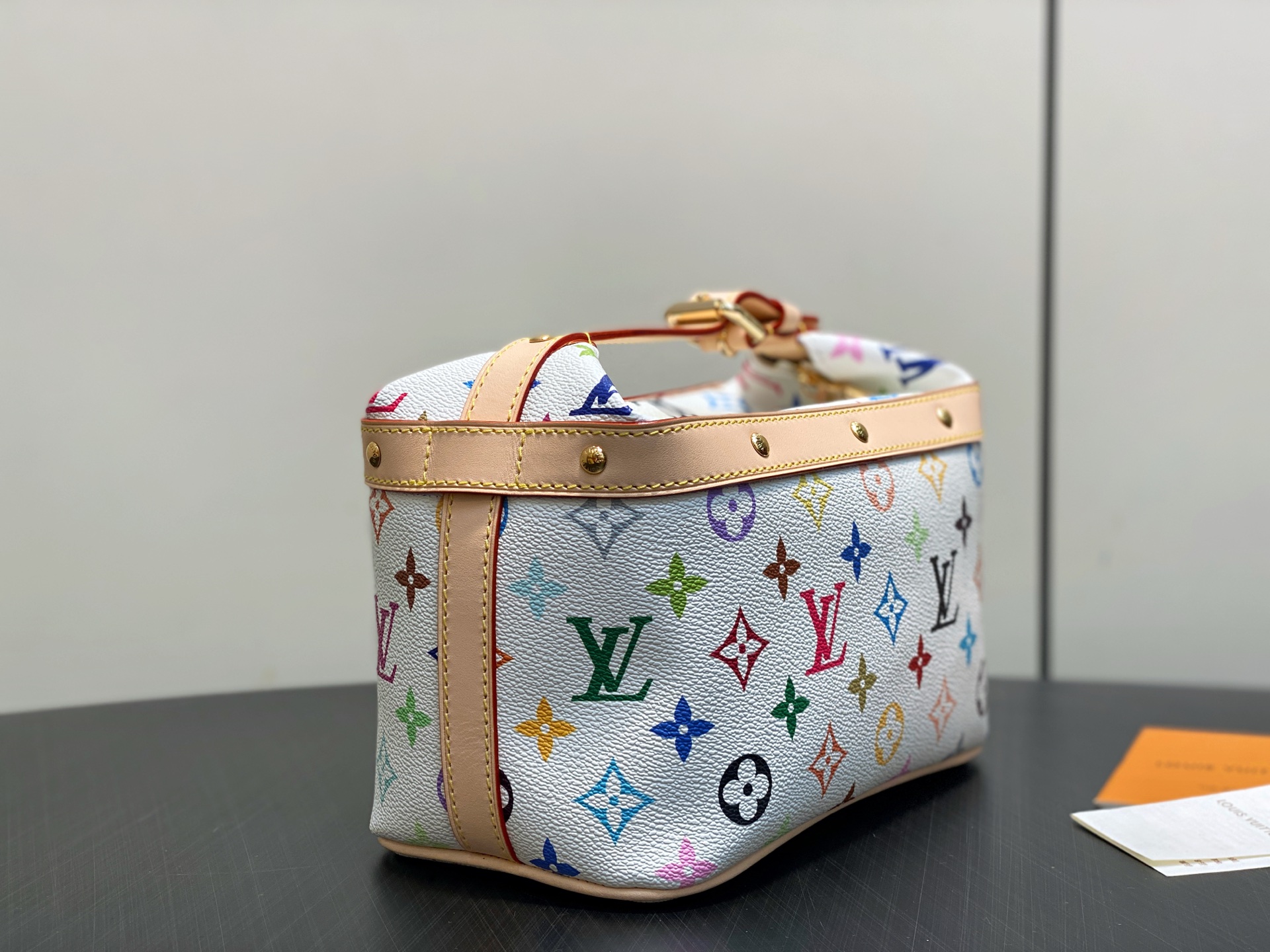 [Louis Vuitton] LV 루이비통 x 무라카미 다카시 리에디션 크루저(Cruiser) 파우치 - 화이트 멀티컬러 파우치백 가방