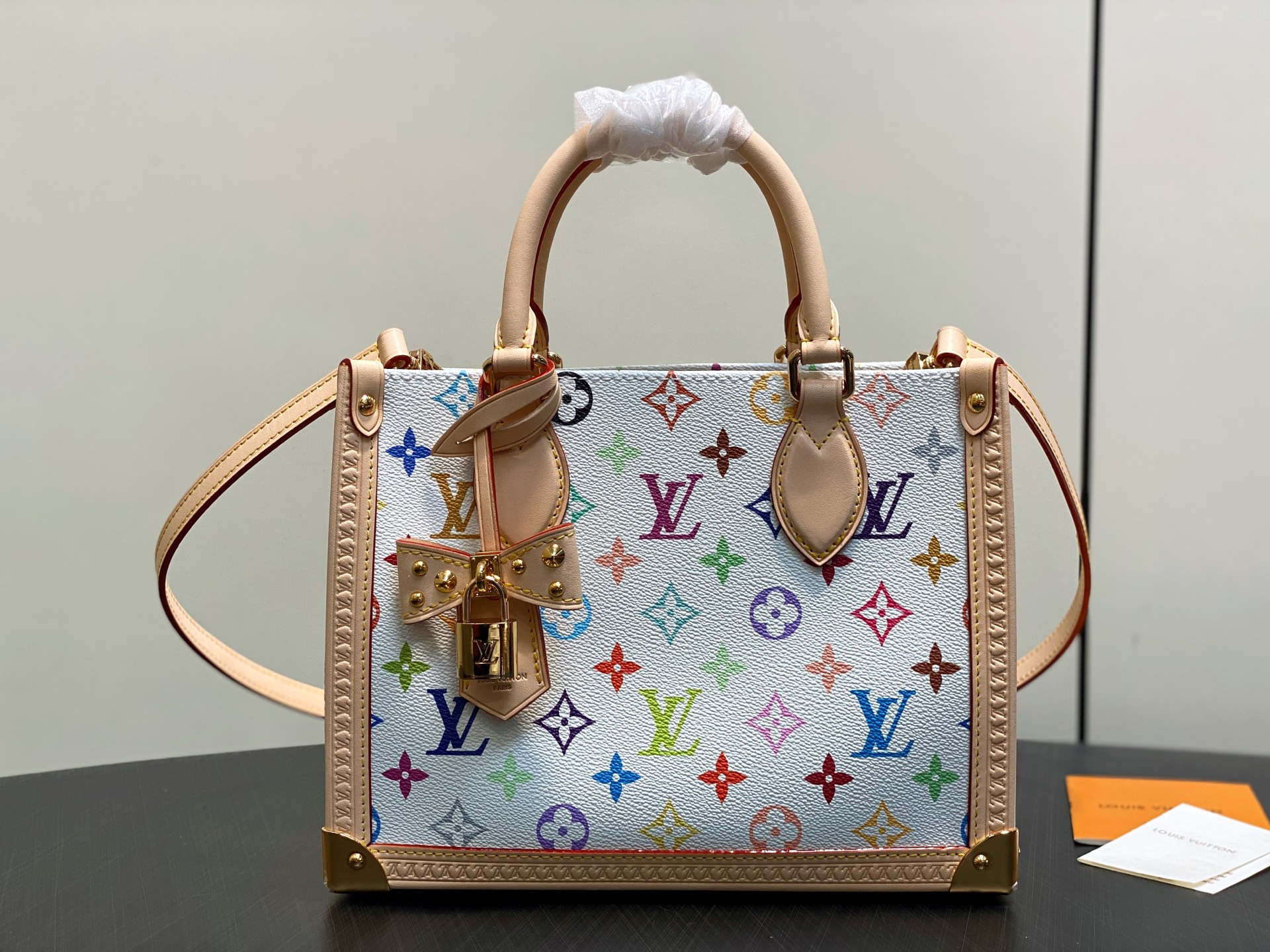 [Louis Vuitton] LV 루이비통 x 무라카미 다카시 리에디션 온더고(OnTheGo) PM - 화이트 멀티컬러 토트백 숄더백 가방