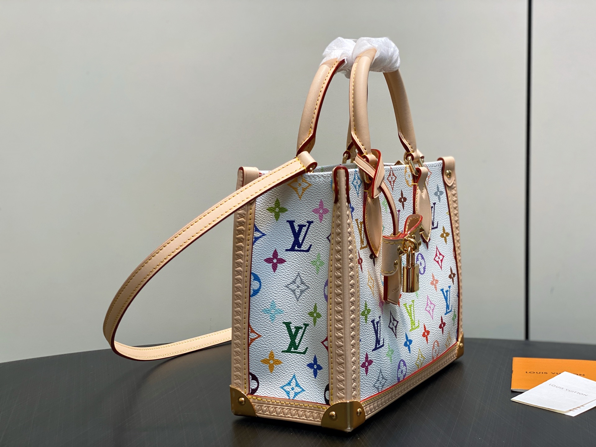 [Louis Vuitton] LV 루이비통 x 무라카미 다카시 리에디션 온더고(OnTheGo) PM - 화이트 멀티컬러 토트백 숄더백 가방