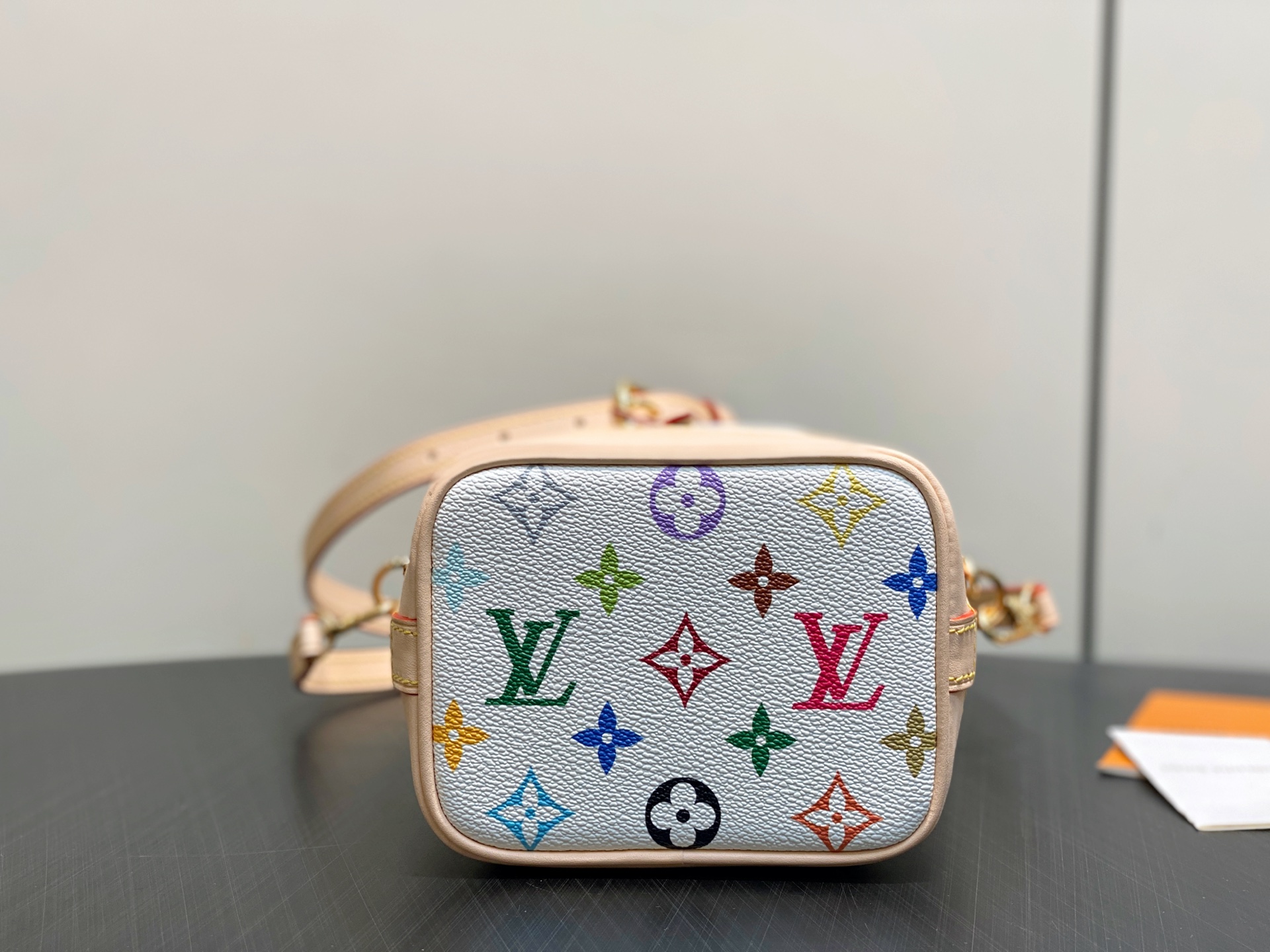[Louis Vuitton] LV 루이비통 x 무라카미 다카시 리에디션 나노 노에(Nano Noé) - 화이트 멀티컬러 버킷백 가방