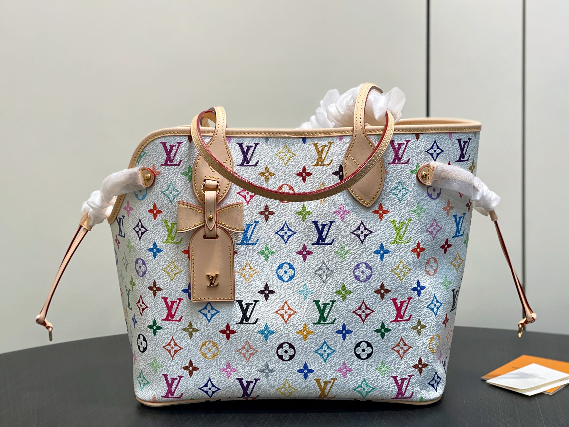 [Louis Vuitton] LV 루이비통 x 무라카미 다카시 리에디션 네버우프(Neverwoof) MM - 화이트 멀티컬러 토트백 숄더백 가방