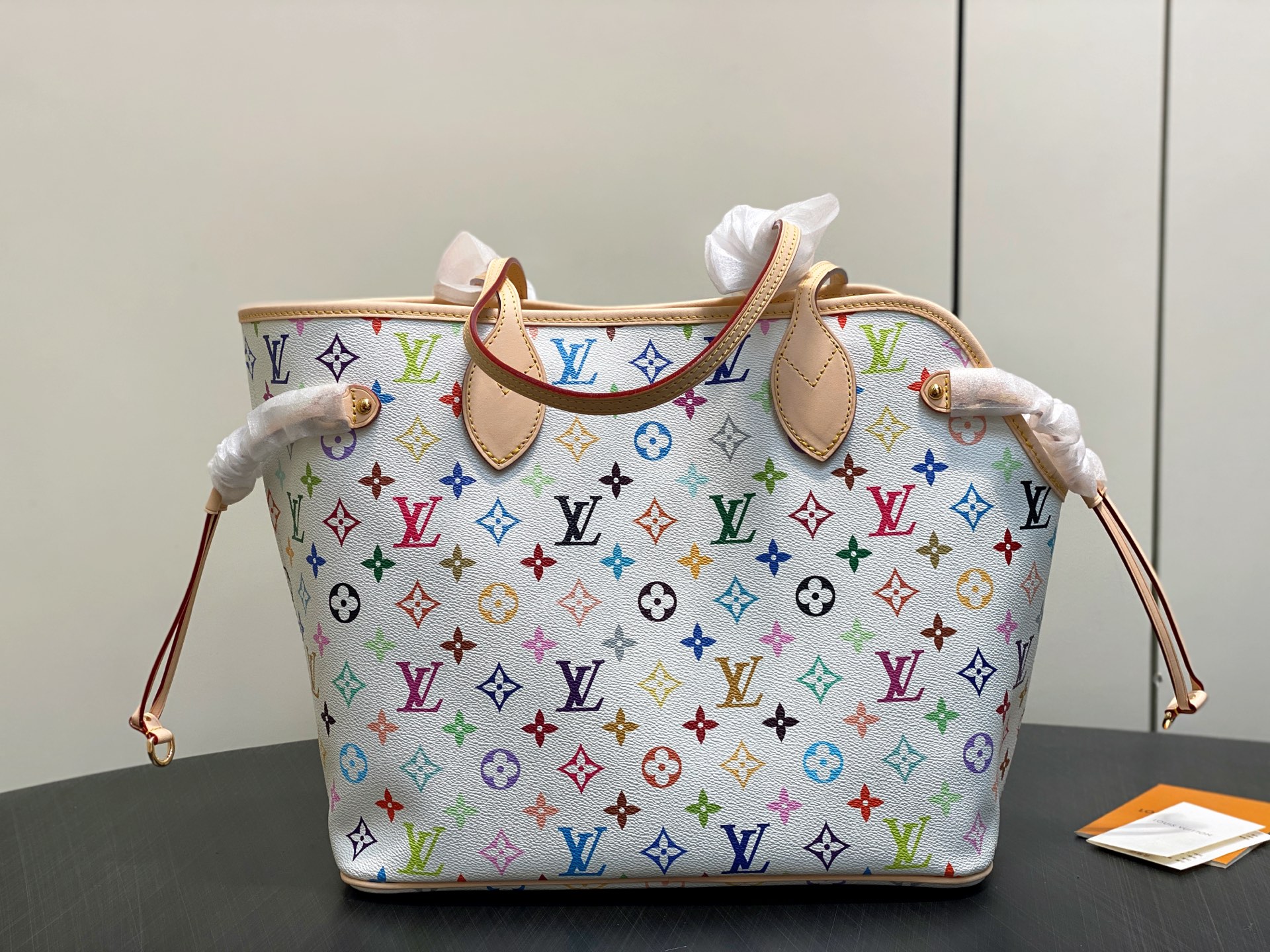 [Louis Vuitton] LV 루이비통 x 무라카미 다카시 리에디션 네버우프(Neverwoof) MM - 화이트 멀티컬러 토트백 숄더백 가방
