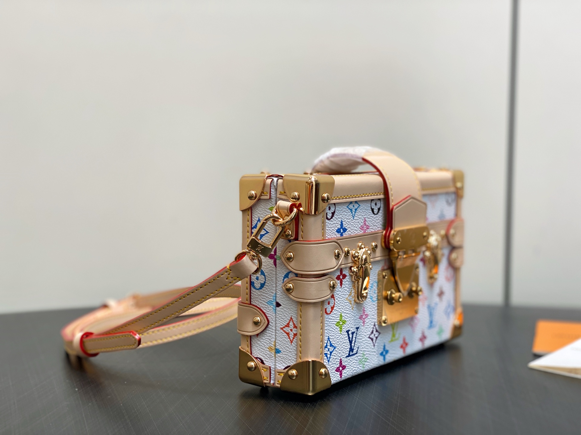 [Louis Vuitton] LV 루이비통 x 무라카미 다카시 리에디션 쁘띠 말(Petite Malle) - 화이트 멀티컬러 트렁크백 가방