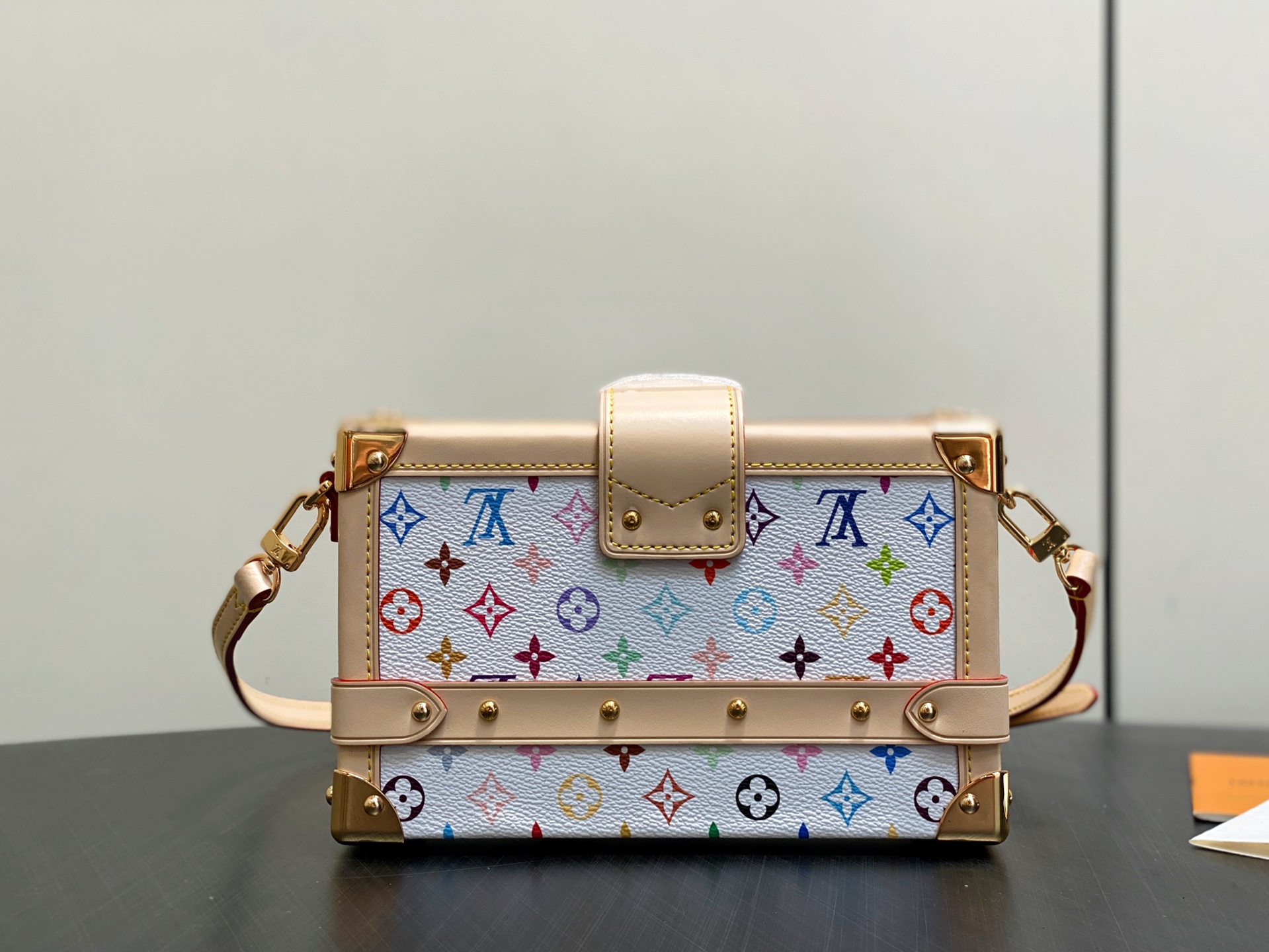 [Louis Vuitton] LV 루이비통 x 무라카미 다카시 리에디션 쁘띠 말(Petite Malle) - 화이트 멀티컬러 트렁크백 가방