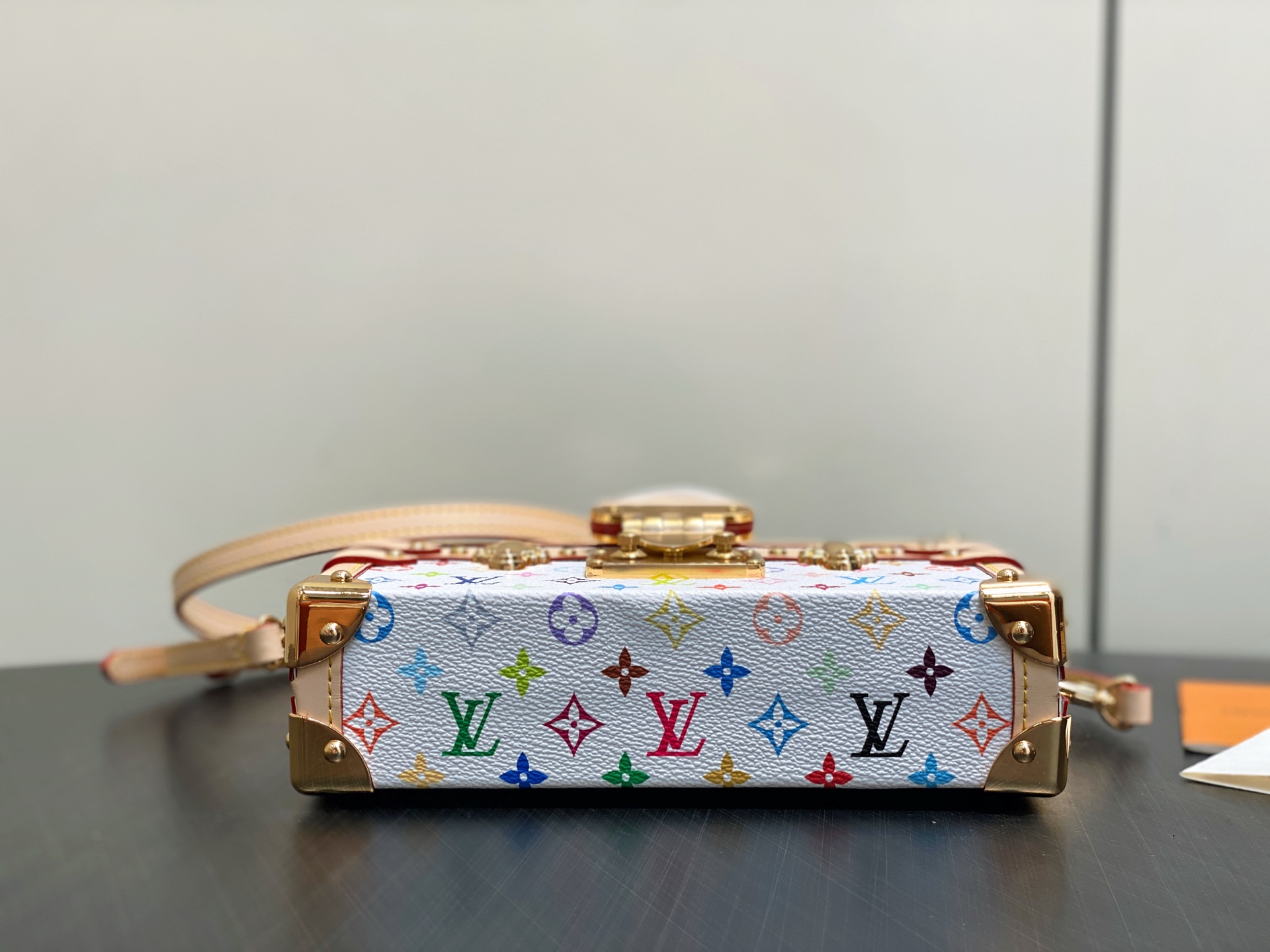 [Louis Vuitton] LV 루이비통 x 무라카미 다카시 리에디션 쁘띠 말(Petite Malle) - 화이트 멀티컬러 트렁크백 가방