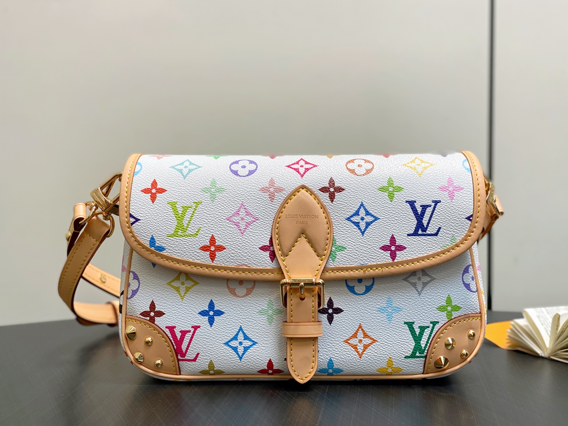 [Louis Vuitton] LV 루이비통 x 무라카미 다카시 리에디션 다이앤(Diane) - 화이트 멀티컬러 숄더백 크로스백 가방