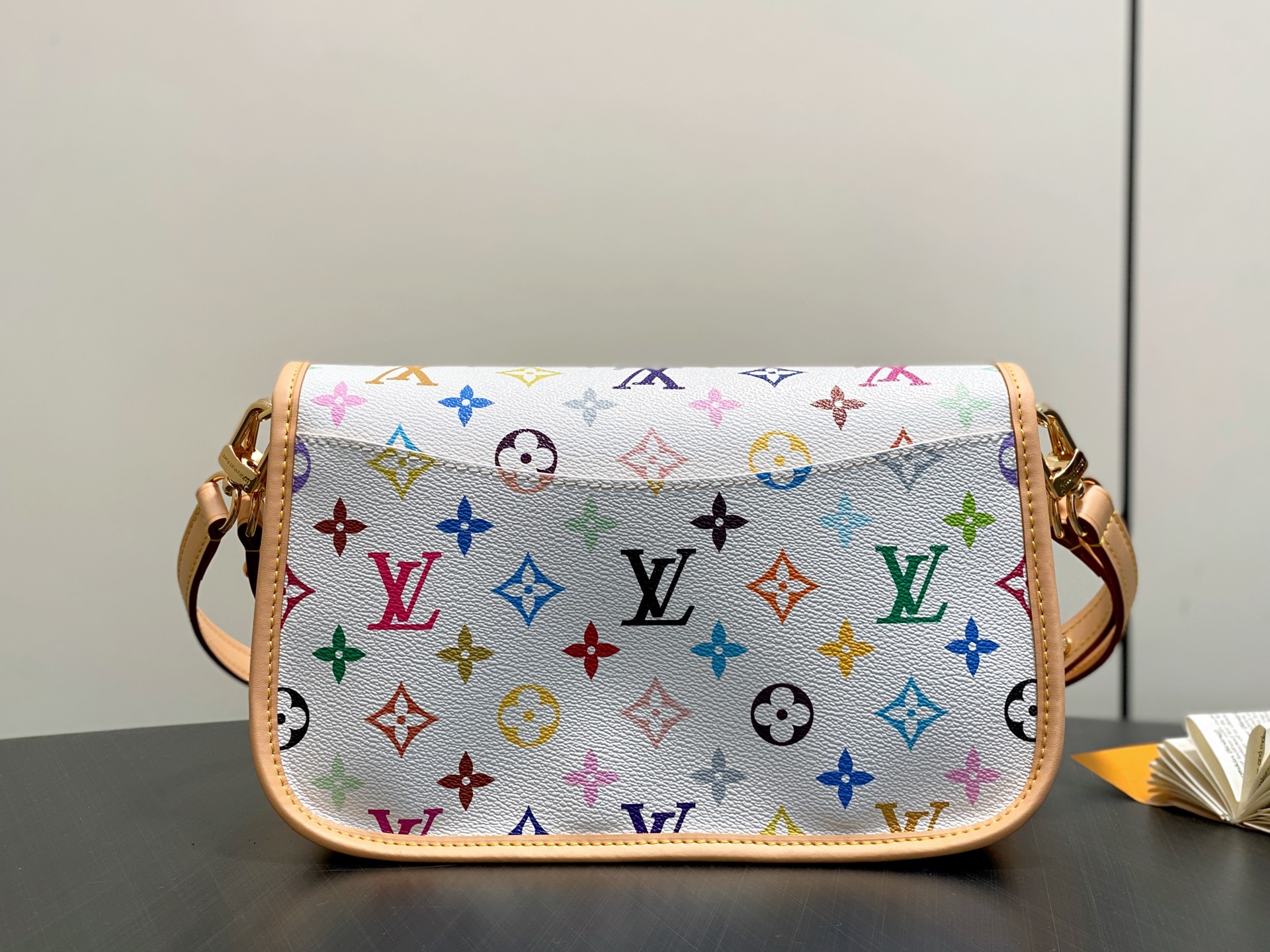 [Louis Vuitton] LV 루이비통 x 무라카미 다카시 리에디션 다이앤(Diane) - 화이트 멀티컬러 숄더백 크로스백 가방