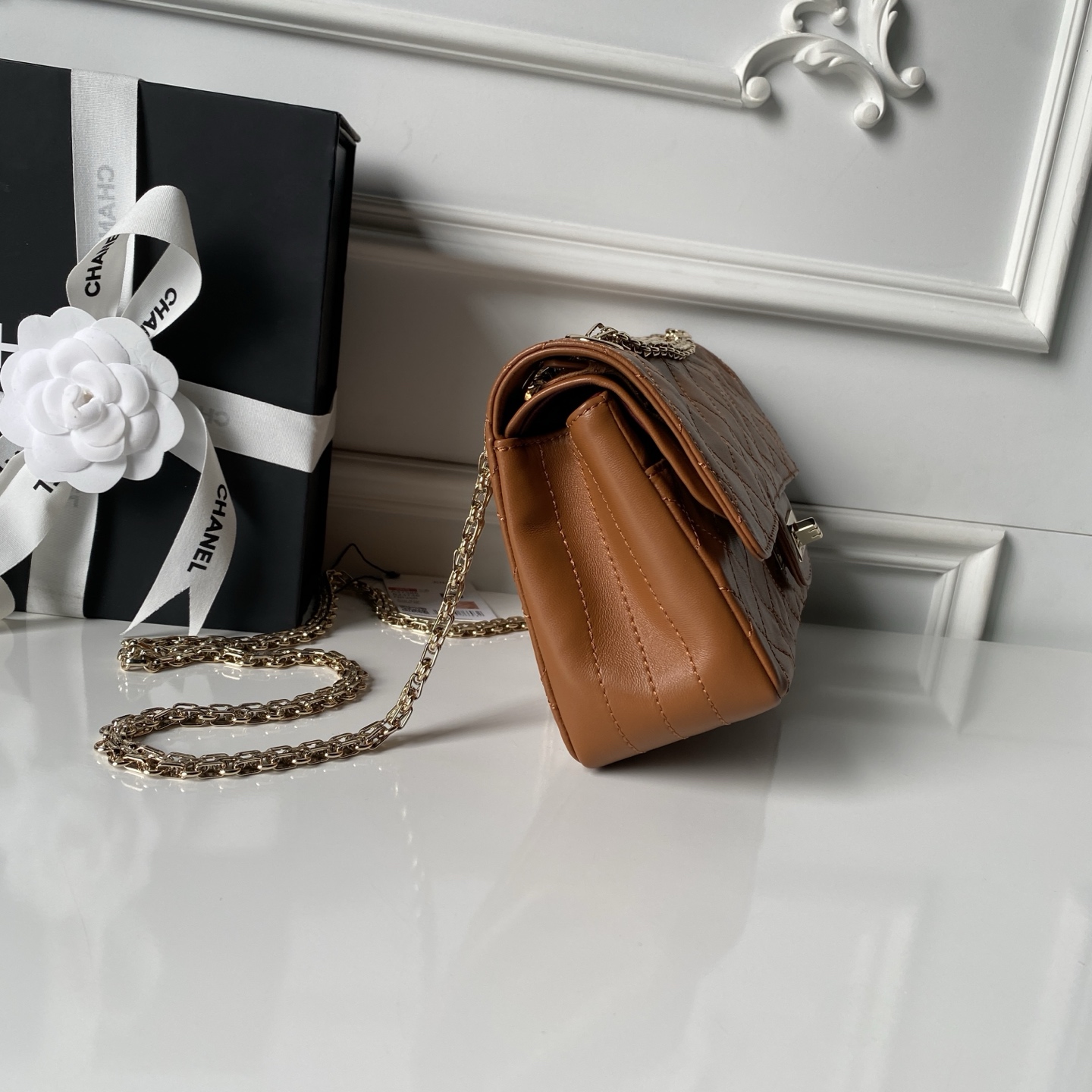 [Chanel] 샤넬 26S 크러쉬드(Crushed) 빈티지 2.55 핸드백 가방 - 미디움