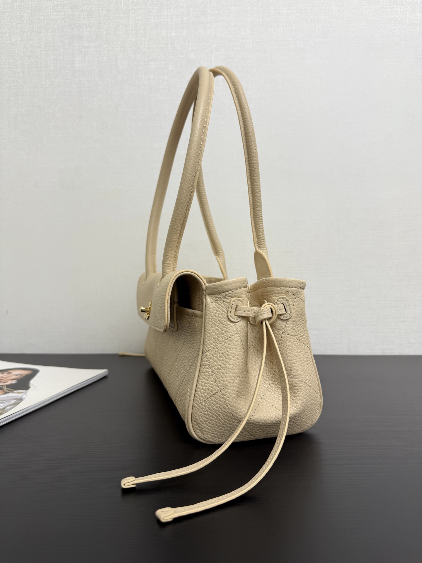 [Chanel] 샤넬 26S 바게트 보울링 백 숄더백 가방 - 베이지