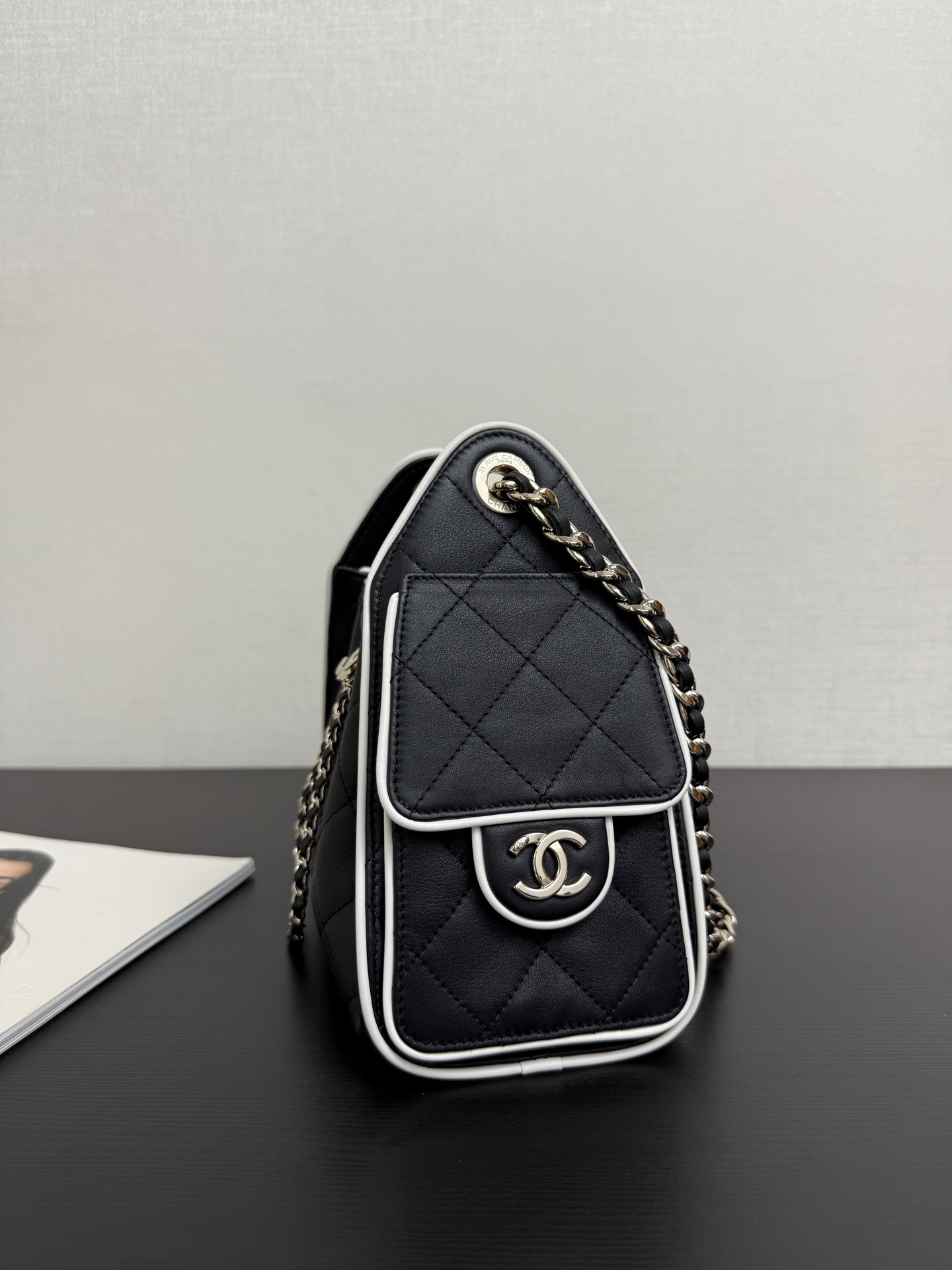 [Chanel] 샤넬 26S 드로스트링 버킷백 호보백 미니 가방 - 블랙 은장/빈티지 금장