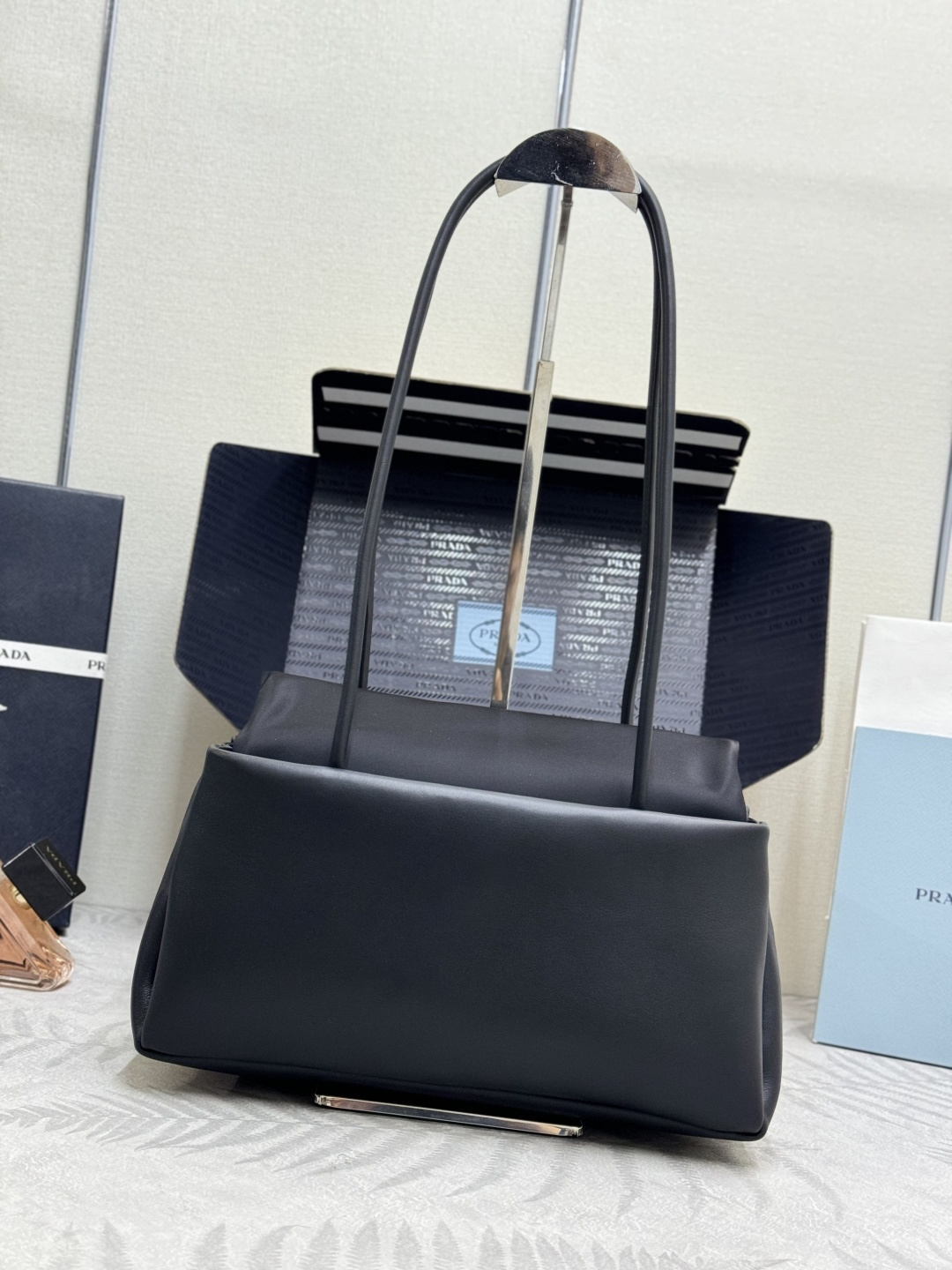 [Prada] 프라다 2026 런웨이 쇼 핸드백 숄더백 가방 (1BA495)