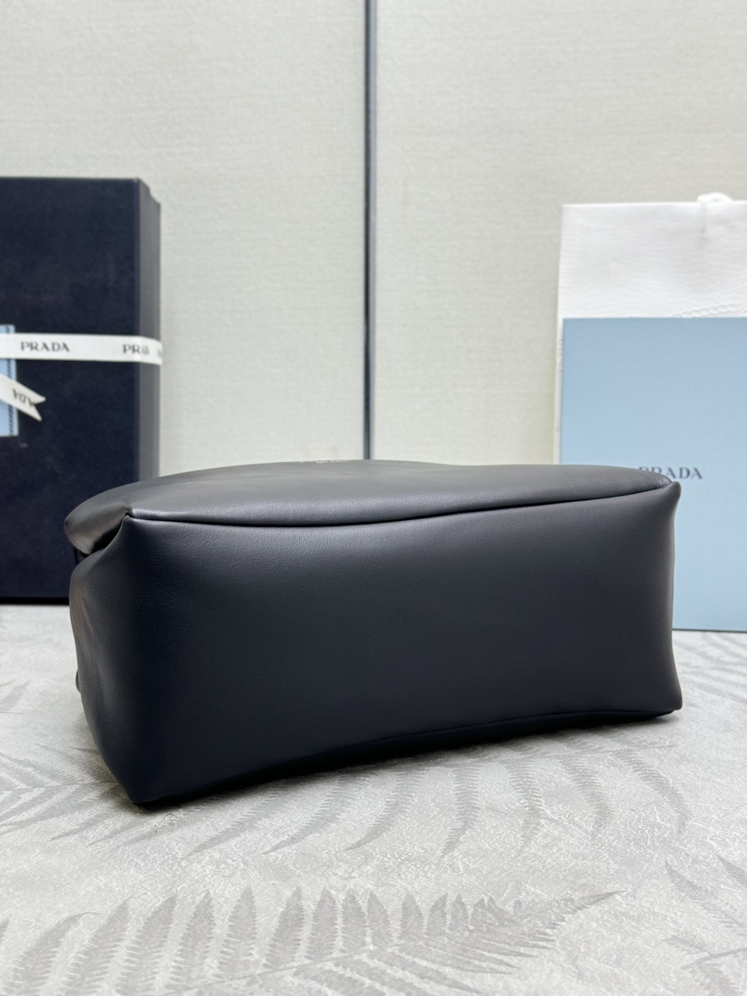 [Prada] 프라다 2026 런웨이 쇼 핸드백 숄더백 가방 (1BA495)