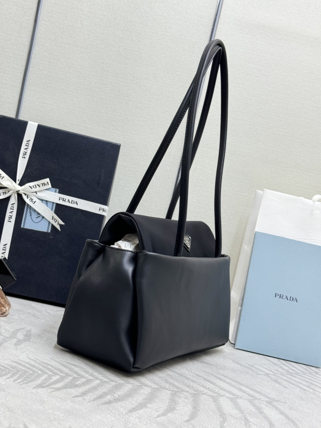 [Prada] 프라다 2026 런웨이 쇼 핸드백 숄더백 가방 (1BA495)