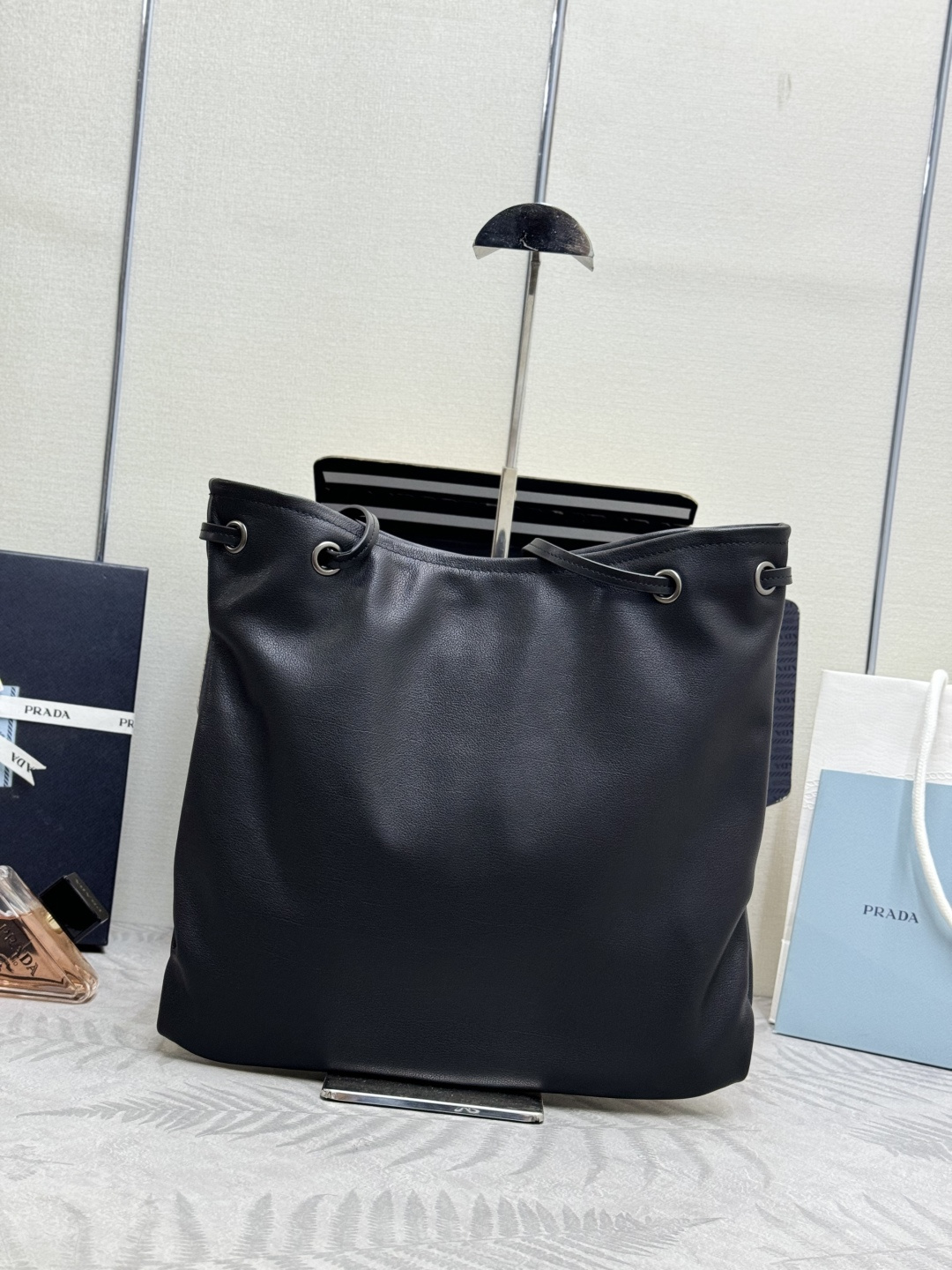 [Prada] 프라다 2026 신상 스티치 버클 카프스킨 토트백 가방 (1BC293)