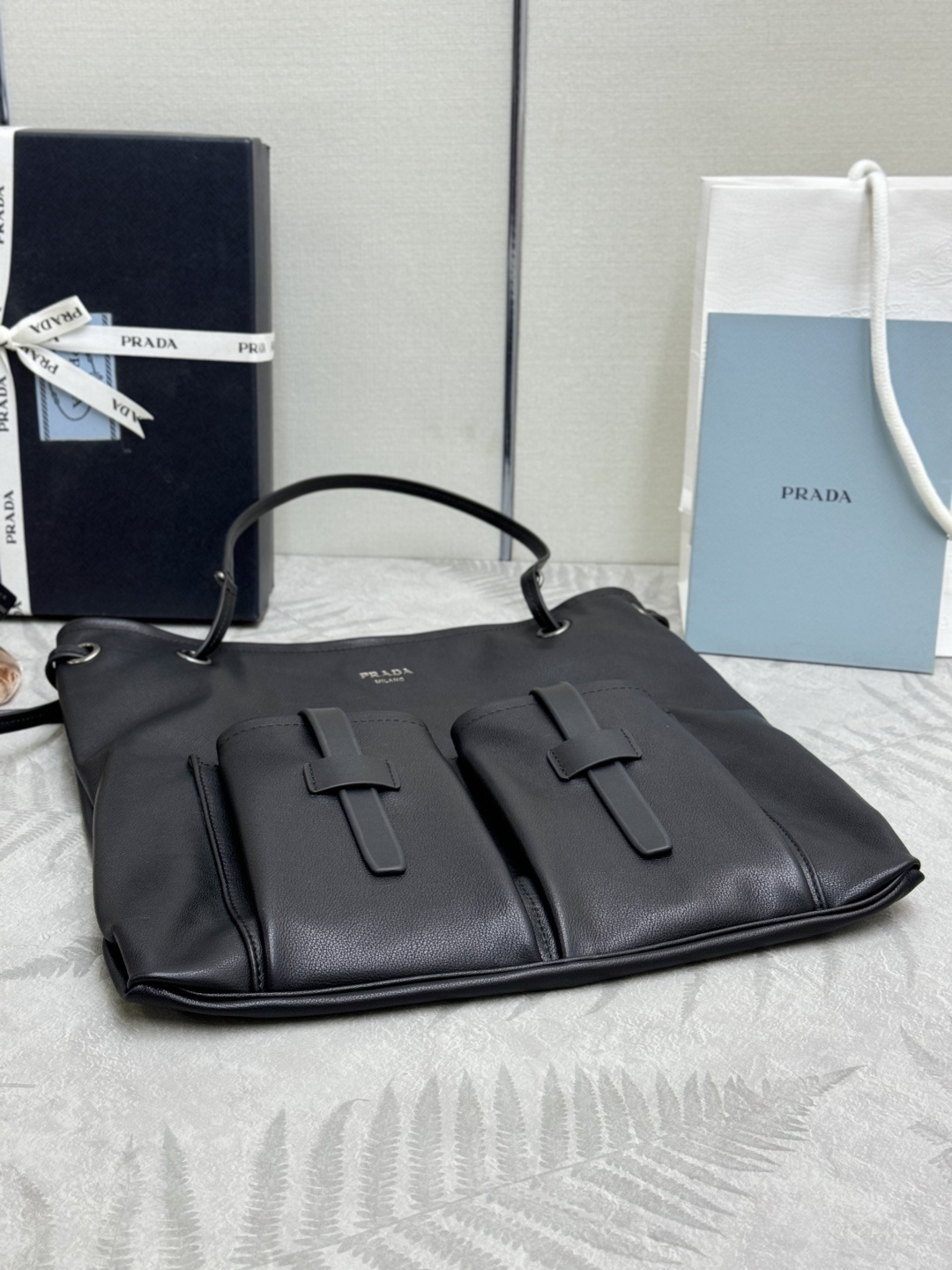 [Prada] 프라다 2026 신상 스티치 버클 카프스킨 토트백 가방 (1BC293)