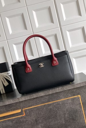 [Chanel] 샤넬 서프(Cerf) 토트백 가방 - 블랙 & 버건디 핸들 (은장) 스몰