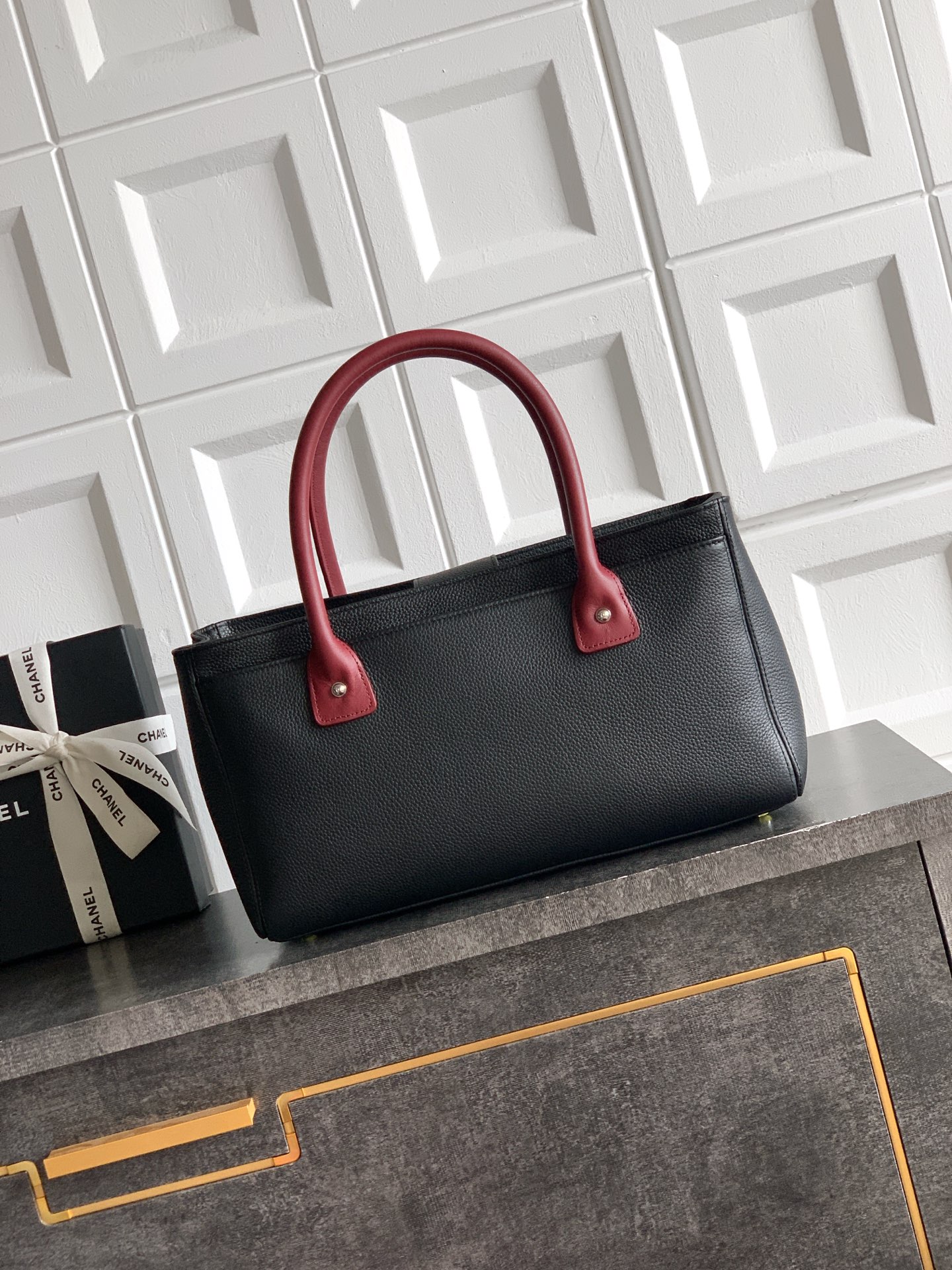 [Chanel] 샤넬 서프(Cerf) 토트백 가방 - 블랙 & 버건디 핸들 (은장) 스몰