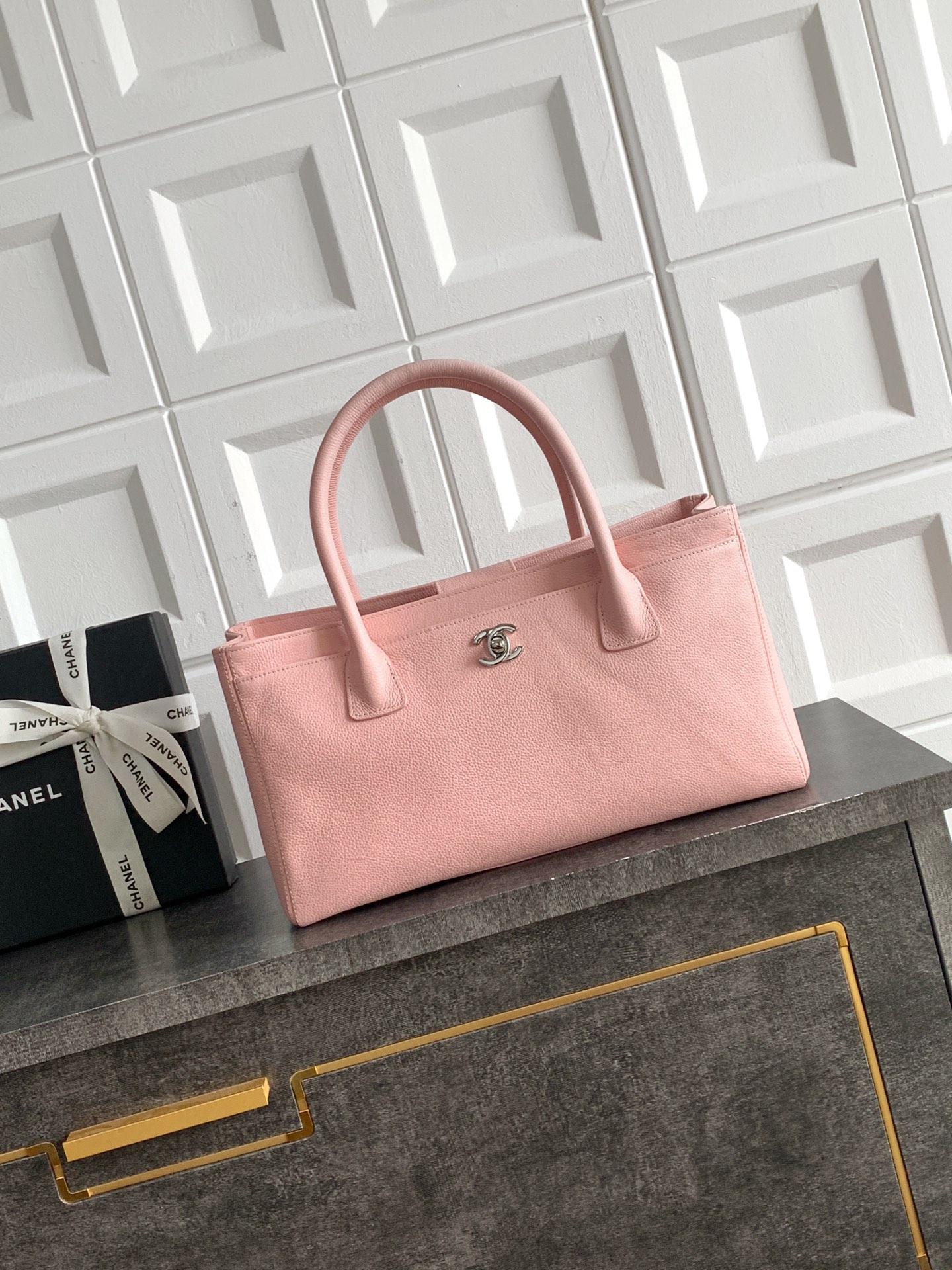 [Chanel] 샤넬 Cerf(서프) 토트백 가방 - 핑크 은장 (베이비 스킨 카프스킨) 스몰