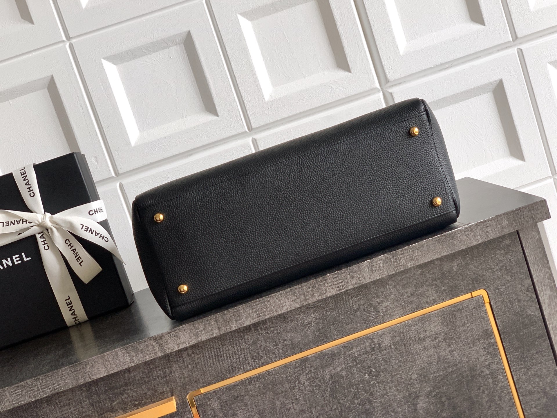 [Chanel] 샤넬 서프(Cerf) 토트백 가방 - 블랙 & 버건디 핸들 (금장) 스몰