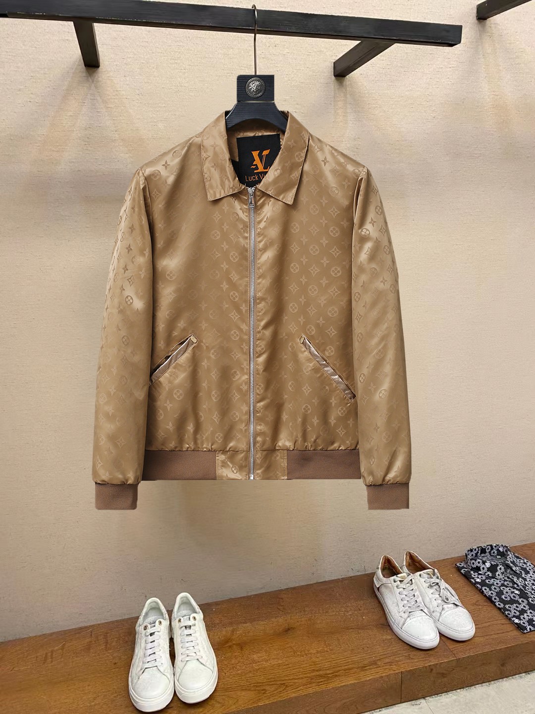 루이비통(LV) 남성 후드 내장 집업 자켓 의류