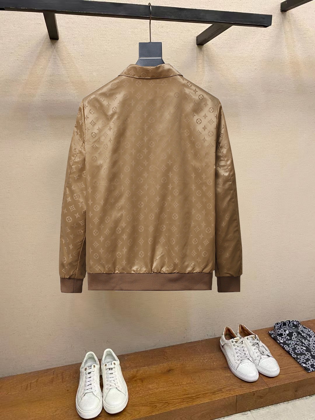 루이비통(LV) 남성 후드 내장 집업 자켓 의류