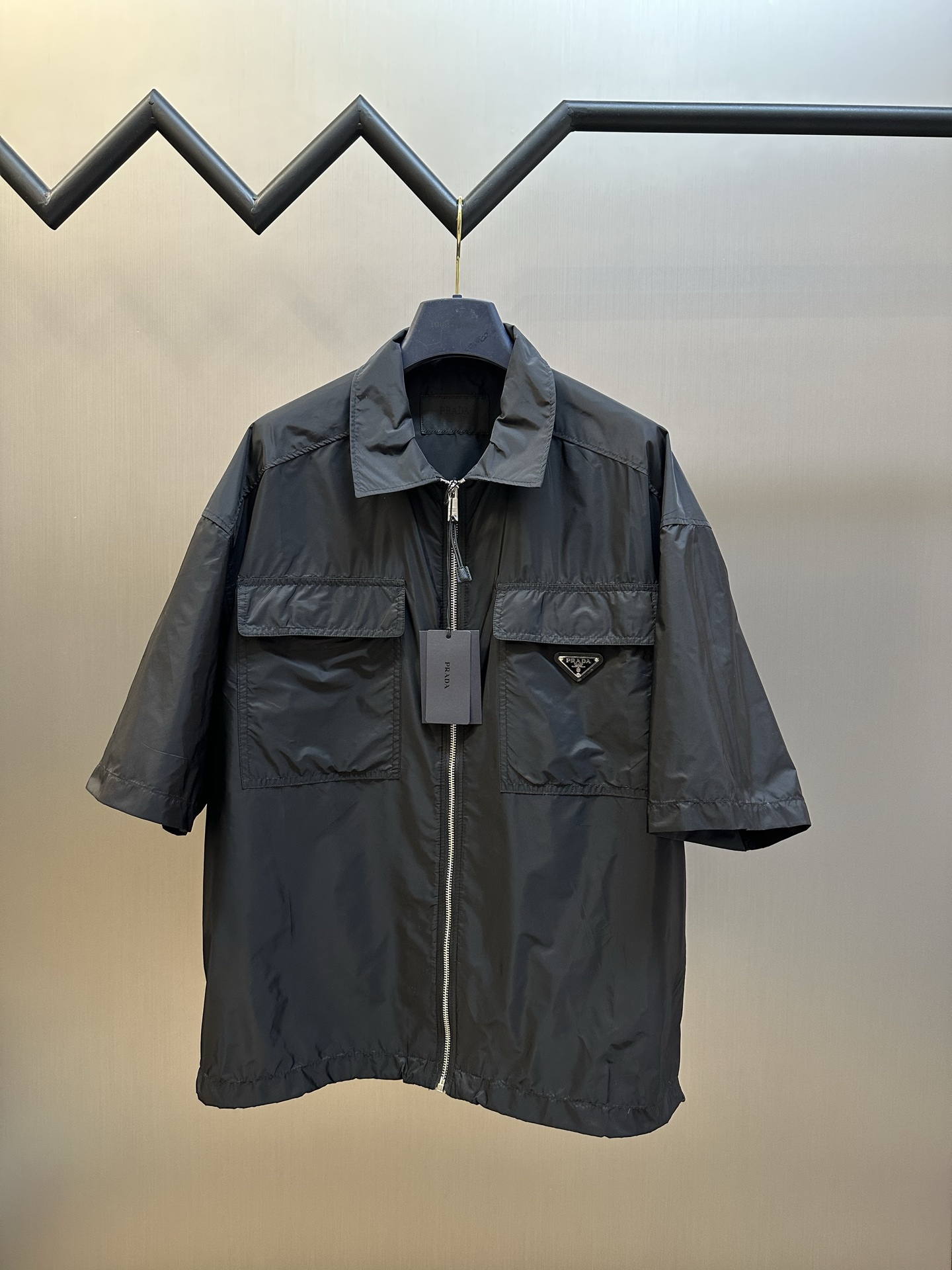 프라다(PRADA) 리사이클 나일론 반팔 셔츠 의류