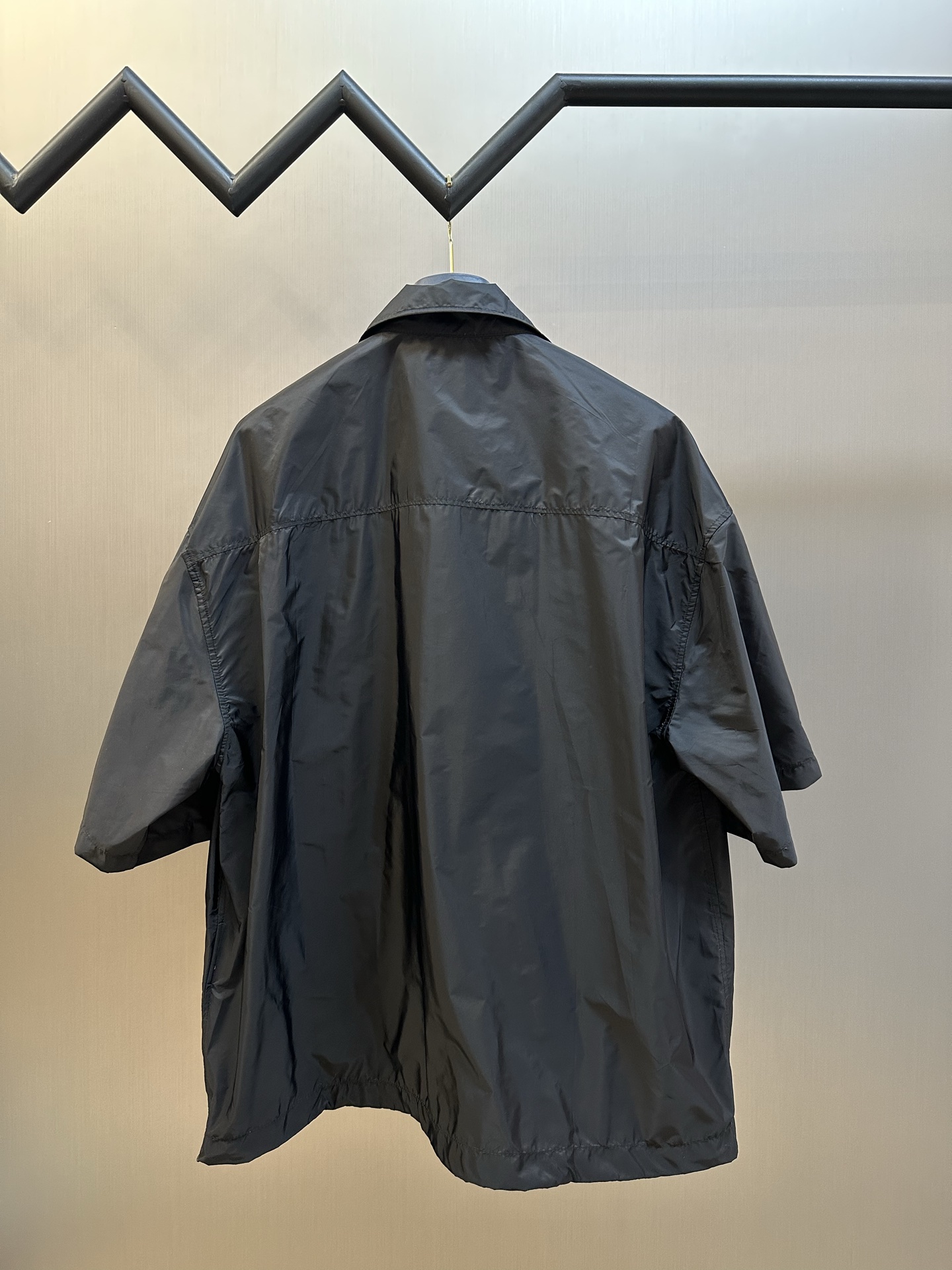 프라다(PRADA) 리사이클 나일론 반팔 셔츠 의류