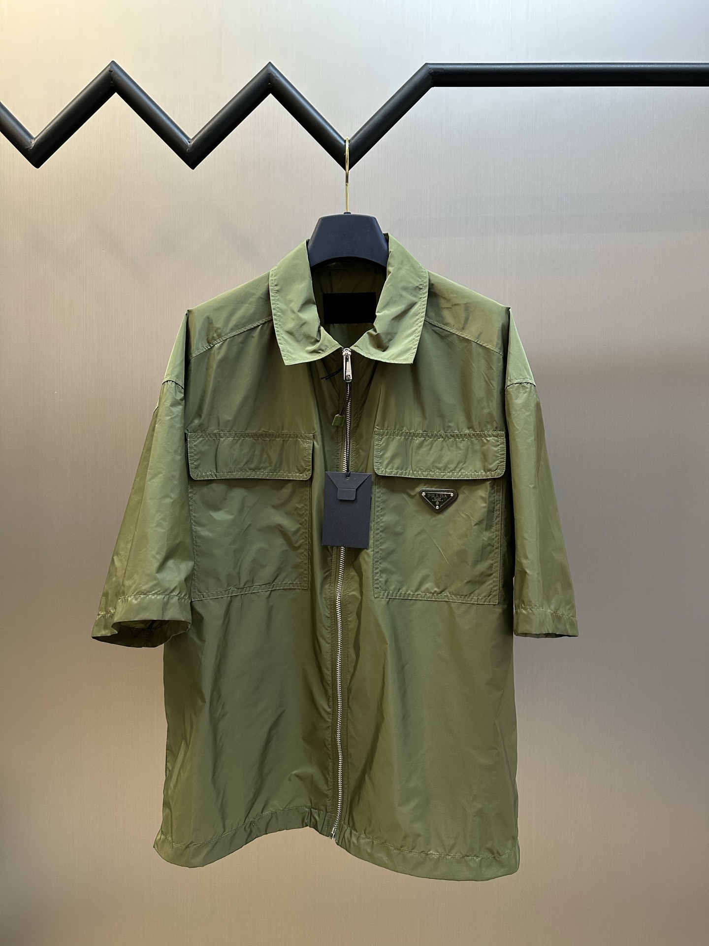 프라다(PRADA) 리사이클 나일론 반팔 셔츠 의류