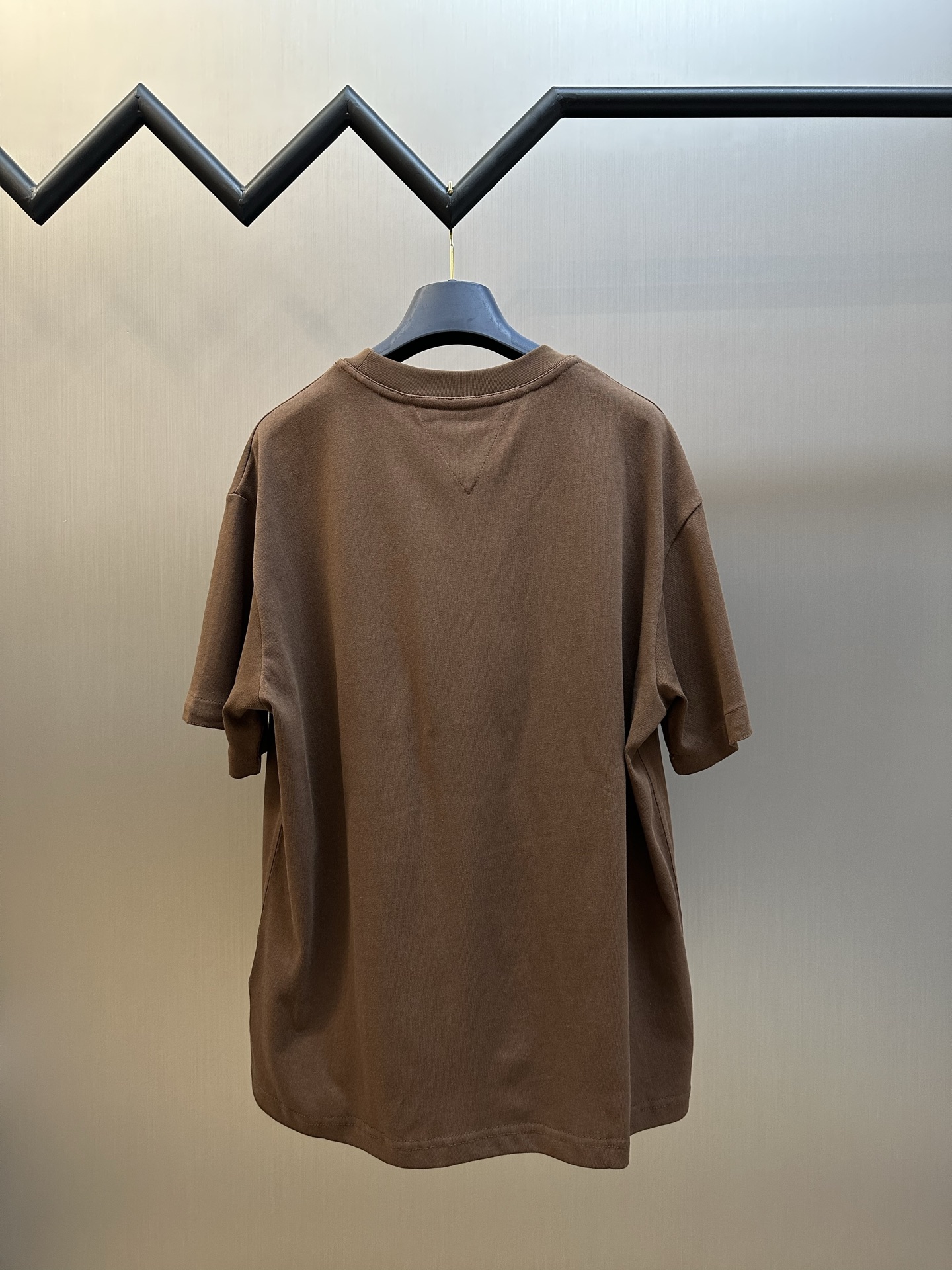 보테가 베네타(BOTTEGA VENETA) 가죽 패치 포켓 반팔 티셔츠 의류