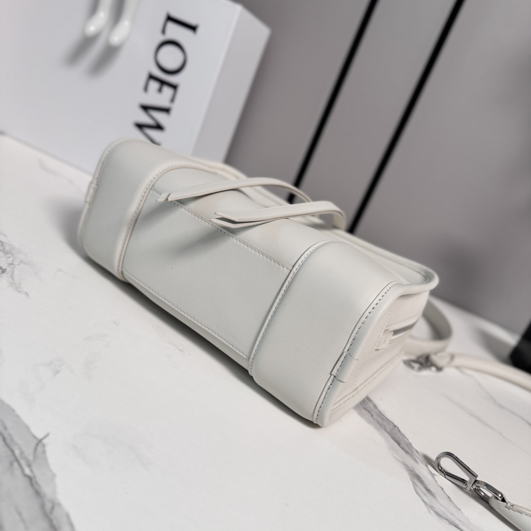 [Loewe] 로에베 스몰 소프트 카프스킨 아마조나(Amazona) 180 핸드백 가방