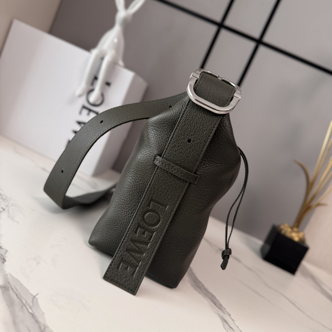 [Loewe] 로에베 루프 호보(Loop Hobo) 텍스처드 카프스킨 백 가방