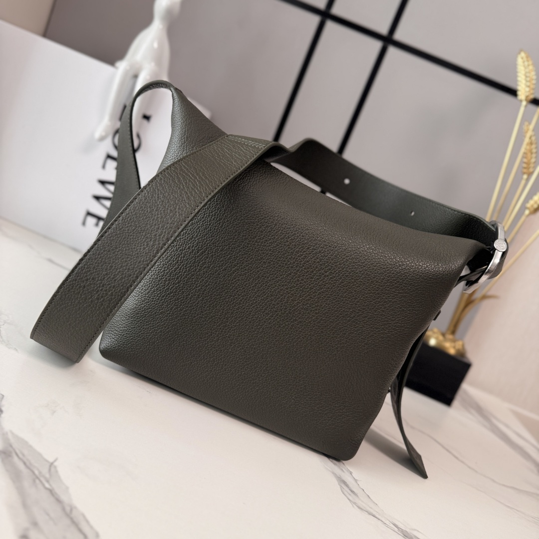 [Loewe] 로에베 루프 호보(Loop Hobo) 텍스처드 카프스킨 백 가방