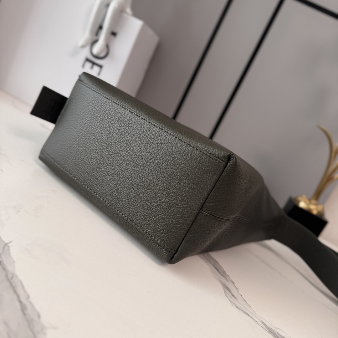 [Loewe] 로에베 루프 호보(Loop Hobo) 텍스처드 카프스킨 백 가방