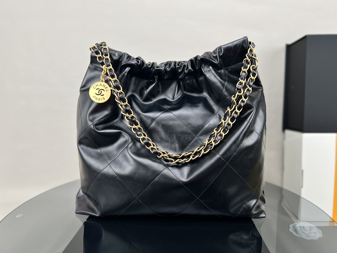 [Chanel] 샤넬 22P 22bag 미디움 가방 - 블랙 금장