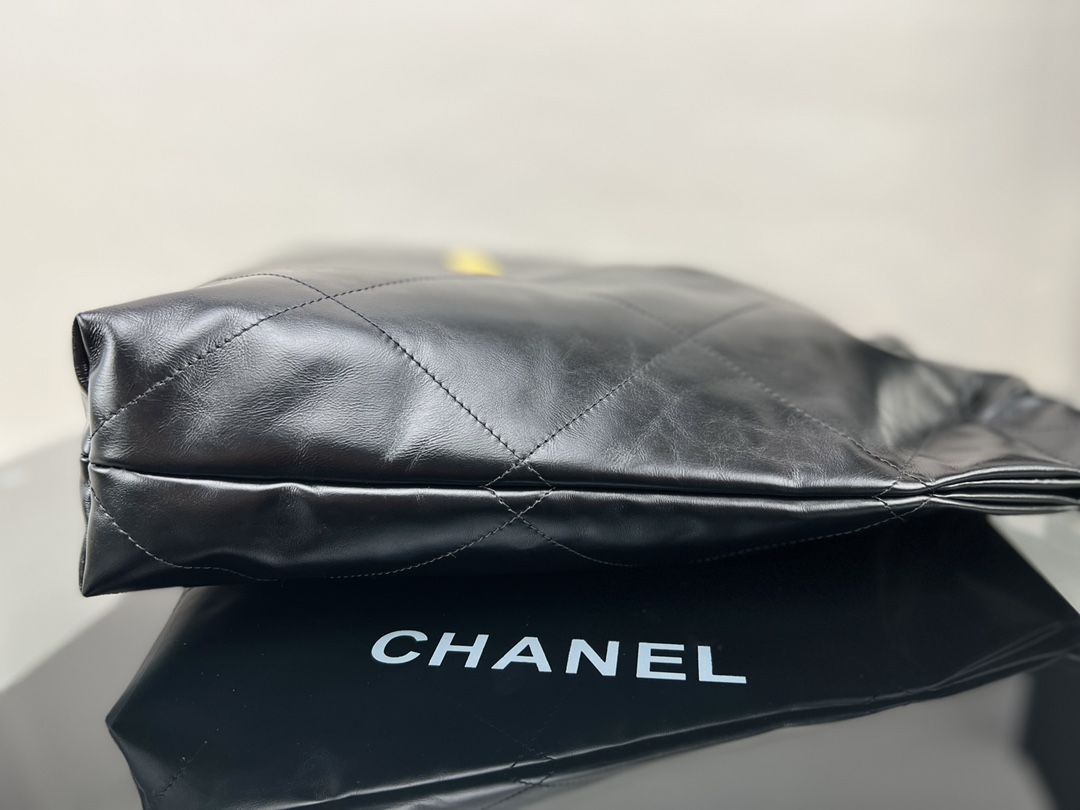 [Chanel] 샤넬 22P 22bag 미디움 가방 - 블랙 금장
