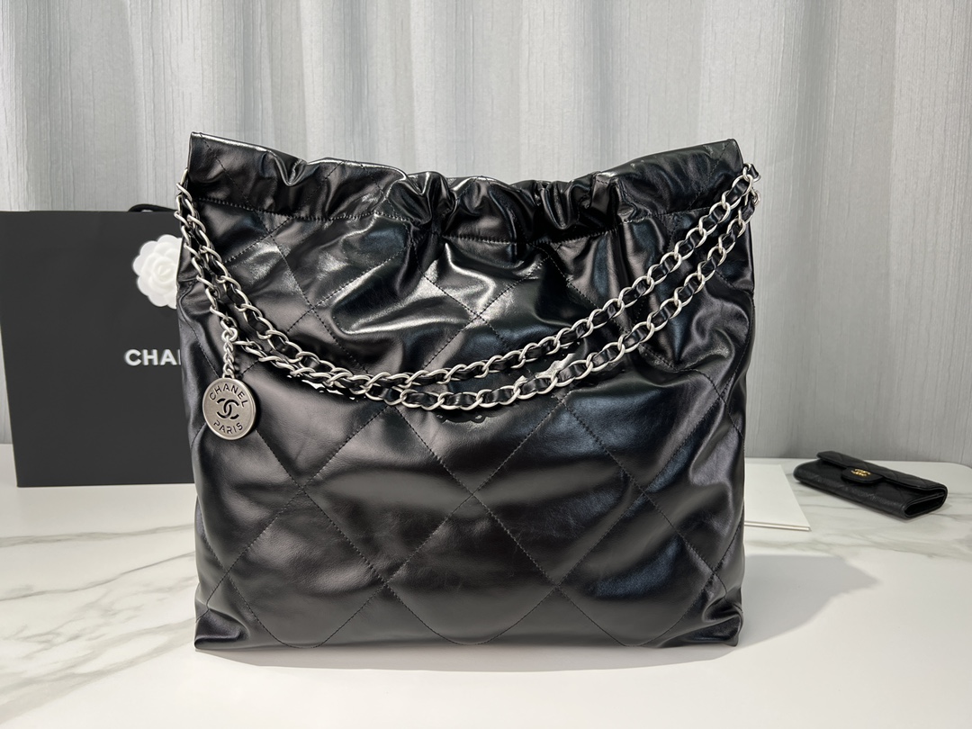 [Chanel] 샤넬 22P 22bag 미디움 가방 - 블랙 은장