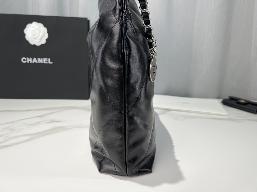 [Chanel] 샤넬 22P 22bag 미디움 가방 - 블랙 은장