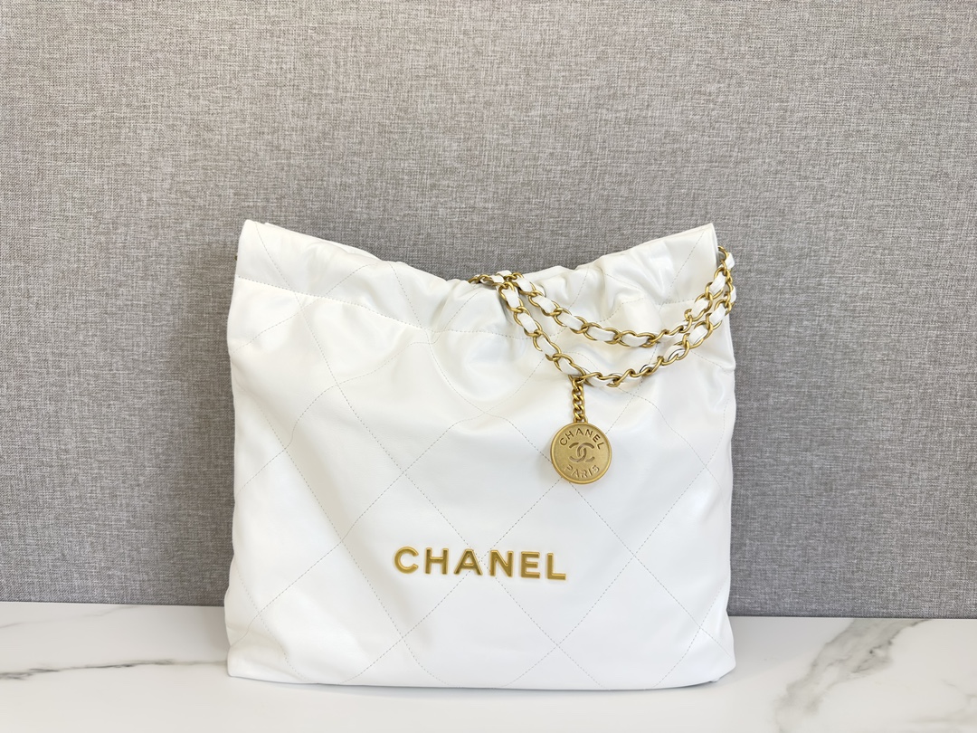 [Chanel] 샤넬 22P 22백 미디움 가방 - 화이트 금장