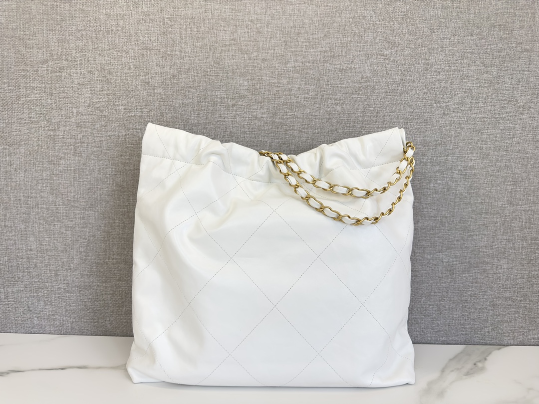 [Chanel] 샤넬 22P 22백 미디움 가방 - 화이트 금장