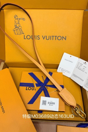 Louis Vuitton LV Closch Key Holder 클로슈 키 홀더 백참 키링 악세사리