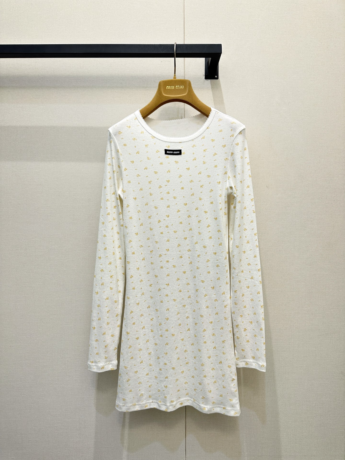 미우미우(MIU MIU) 플로럴 패턴 탑 컬렉션 의류