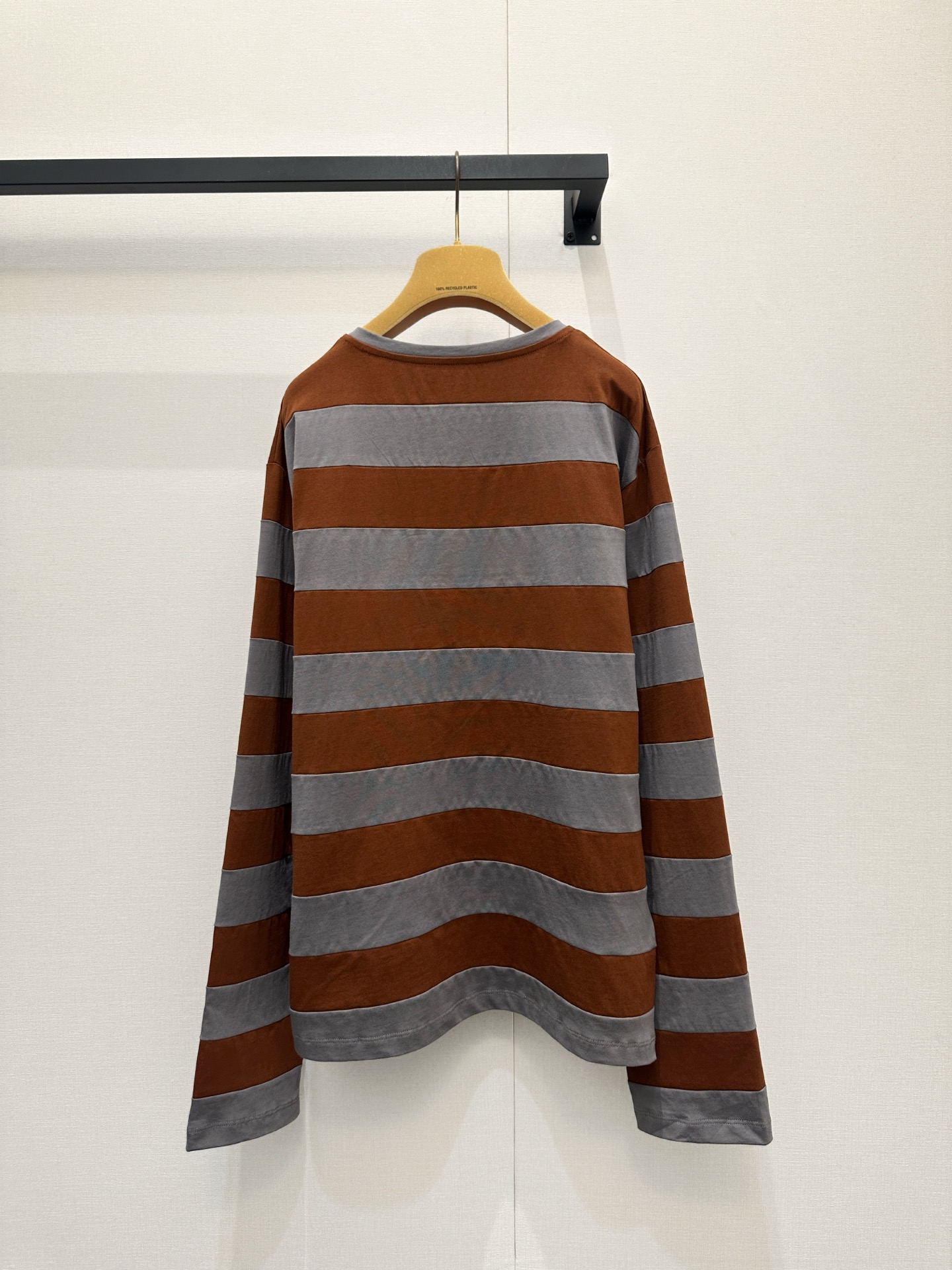 미우미우(MIU MIU) 브라운·그레이 스트라이프 루즈핏 티셔츠 의류