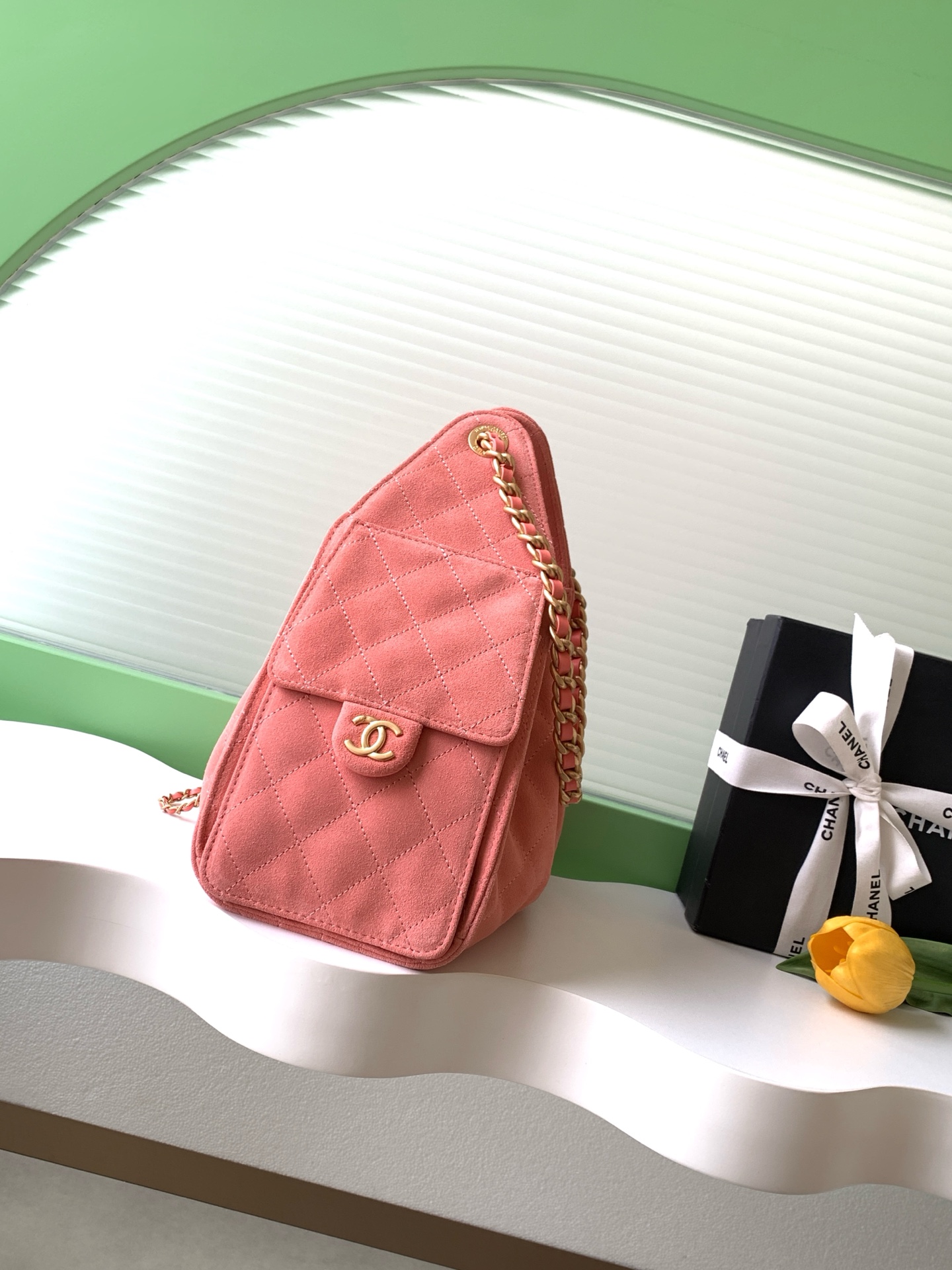 [Chanel] 샤넬 26C 누벅 퀼팅 드로스트링 버킷백 가방 (라지)