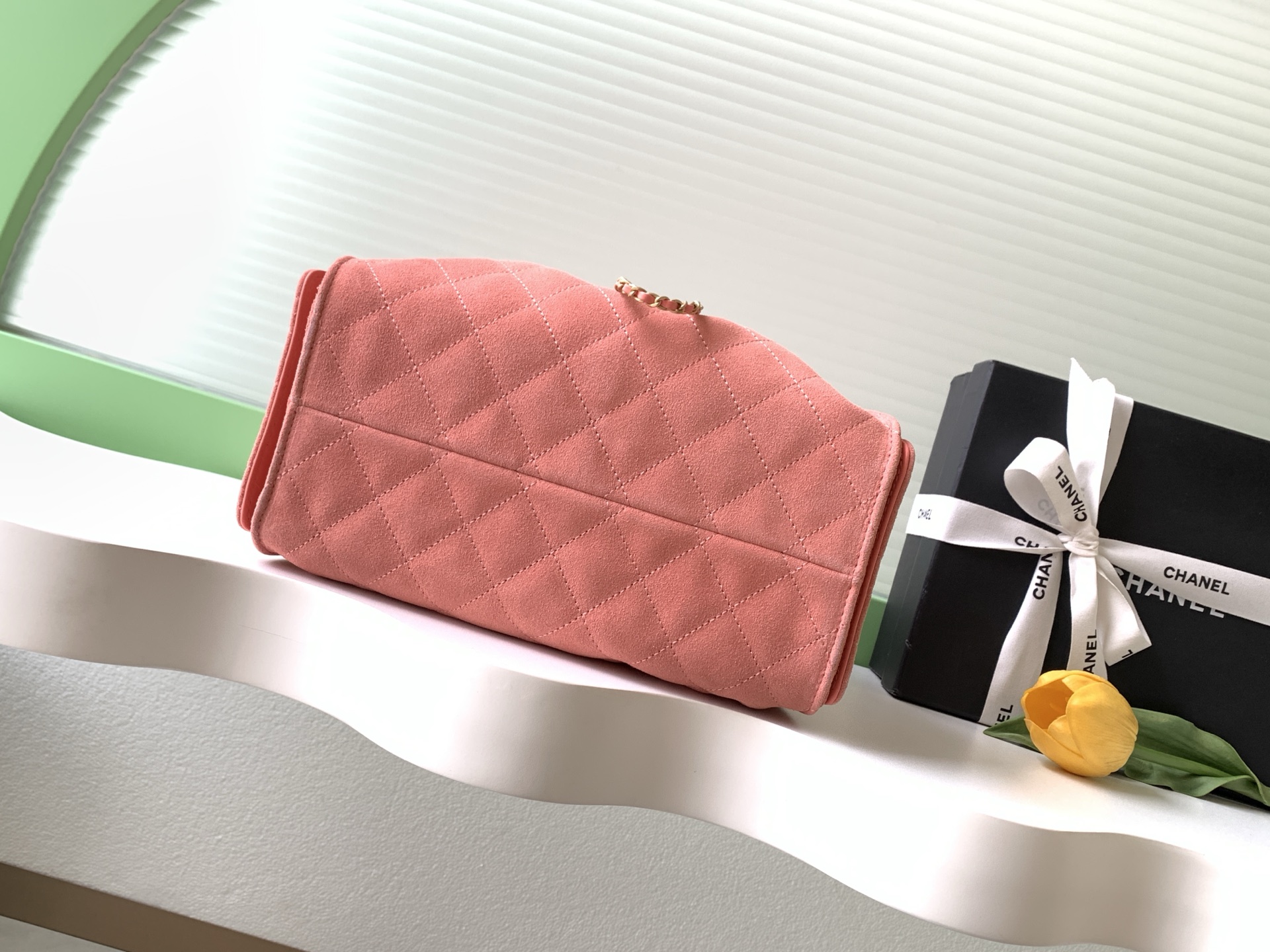 [Chanel] 샤넬 26C 누벅 퀼팅 드로스트링 버킷백 가방 (라지)