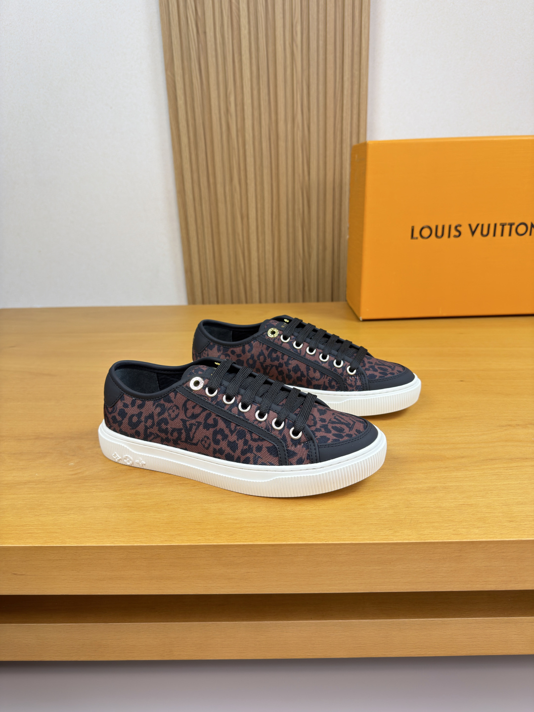 [Louis Vuitton] LV 루이비통 프리미엄 나파 커플 스니커즈 신발