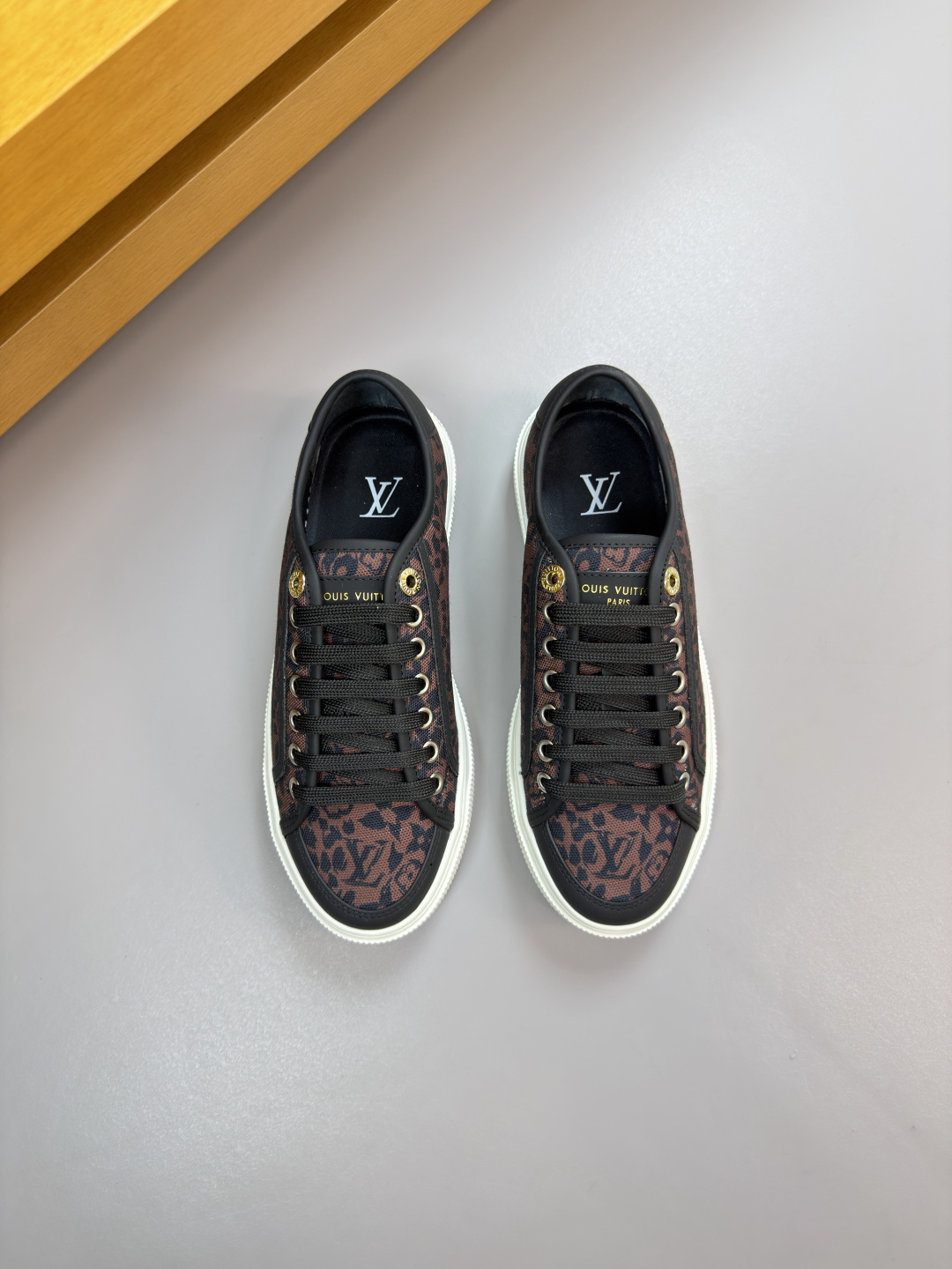 [Louis Vuitton] LV 루이비통 프리미엄 나파 커플 스니커즈 신발