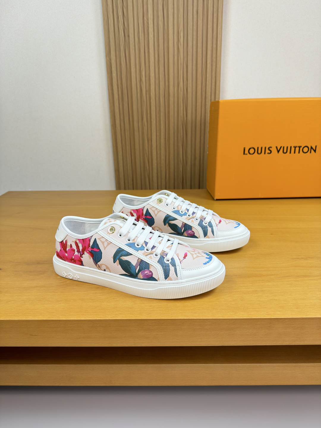 [Louis Vuitton] LV 루이비통 프리미엄 나파 & PVC 커플 스니커즈 신발