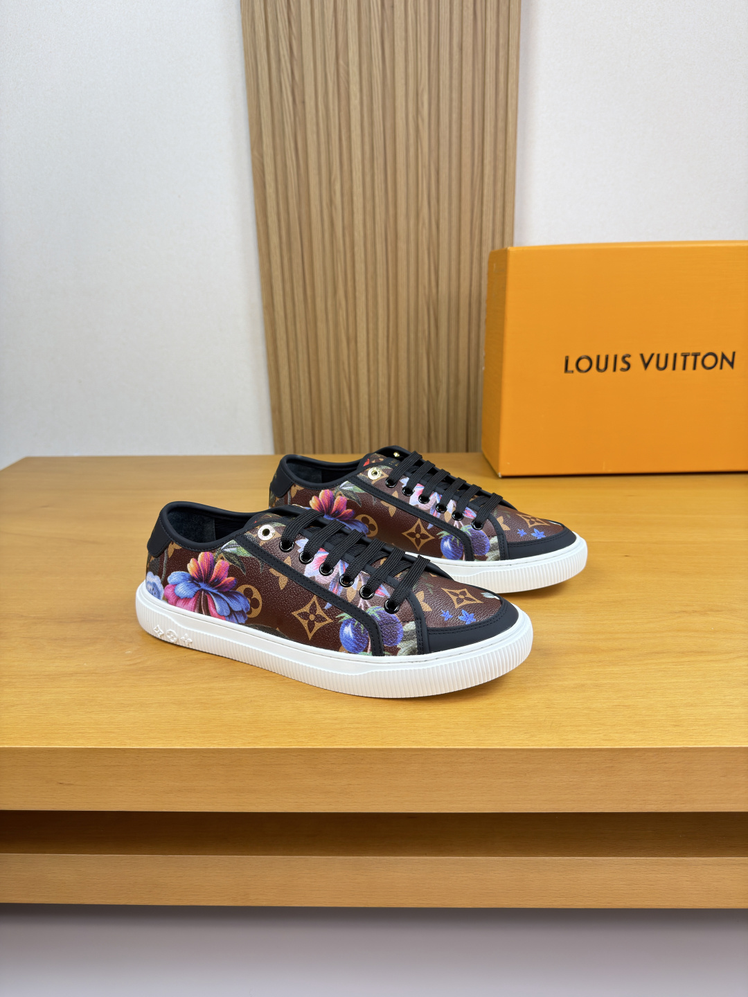 [Louis Vuitton] LV 루이비통 프리미엄 나파 & PVC 커플 스니커즈 신발