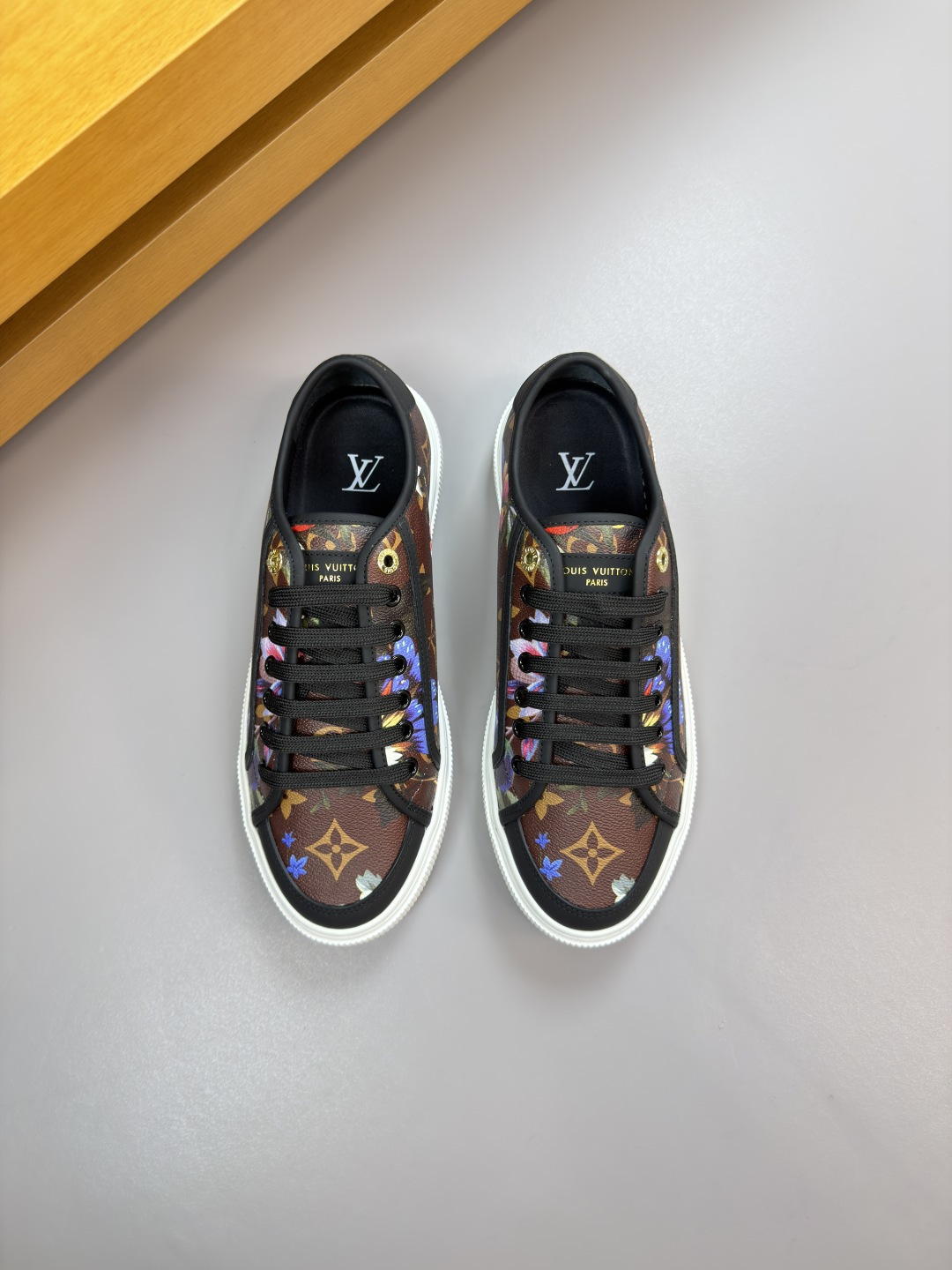 [Louis Vuitton] LV 루이비통 프리미엄 나파 & PVC 커플 스니커즈 신발